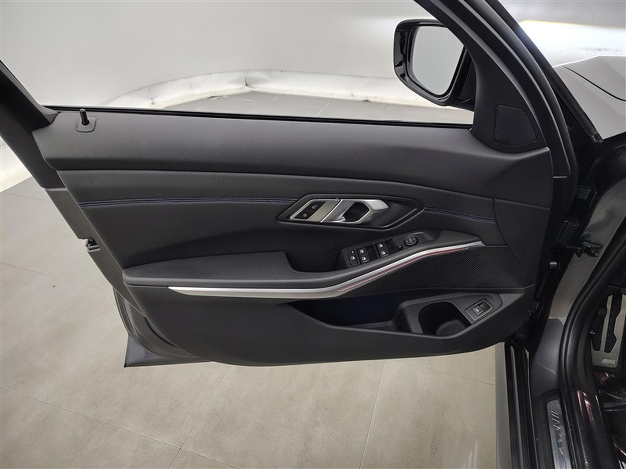 BMW 320 320 dA Pack M CUIR / NAVI / TO PANO / CARPLAY (2021) - Photo 17