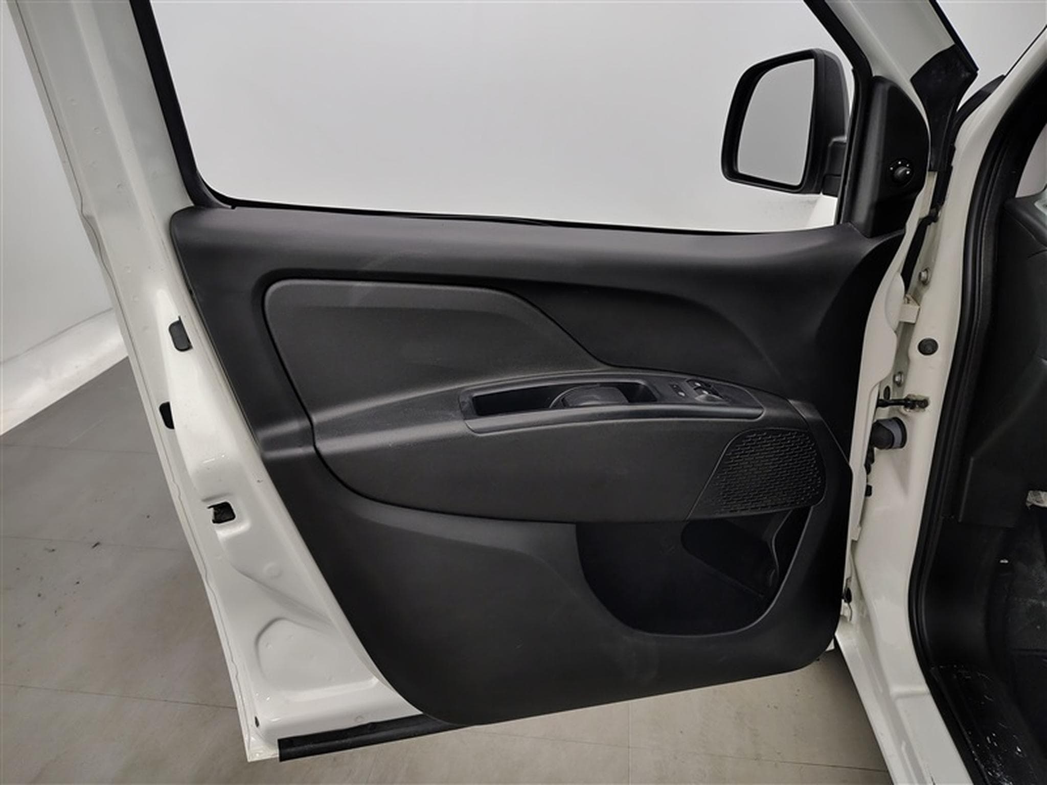 Fiat Doblo 1.6 MJET Cargo CLIM / CARPLAY N°83 (2023) - Photo 16
