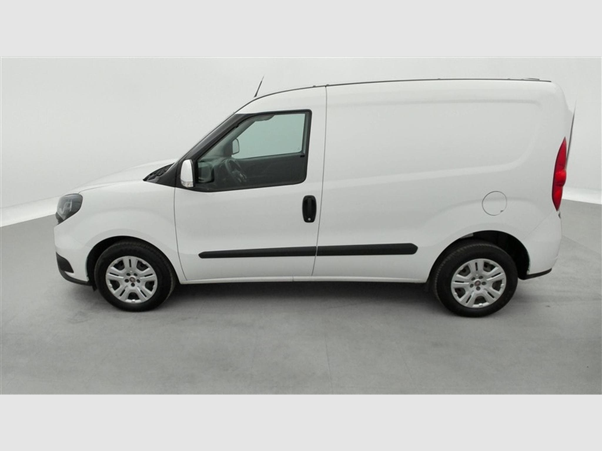 Fiat Doblo 1.6 MJET Cargo CLIM / CARPLAY N°83 (2023) - Photo 3