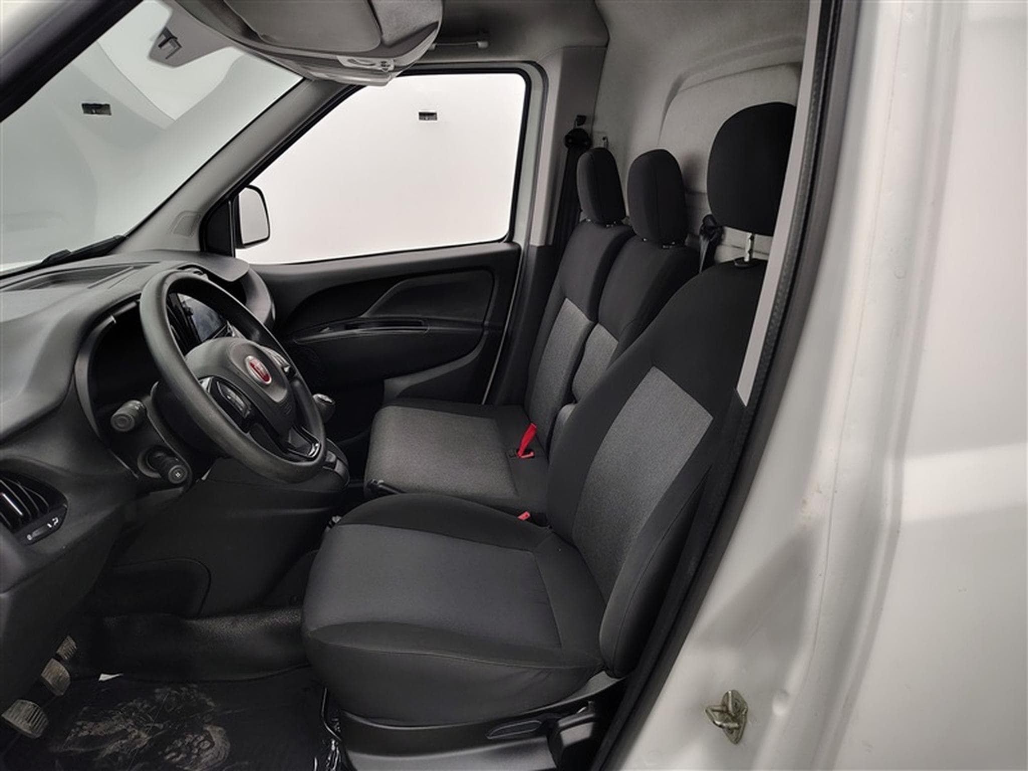 Fiat Doblo 1.6 MJET Cargo CLIM / CARPLAY N°83 (2023) - Photo 7