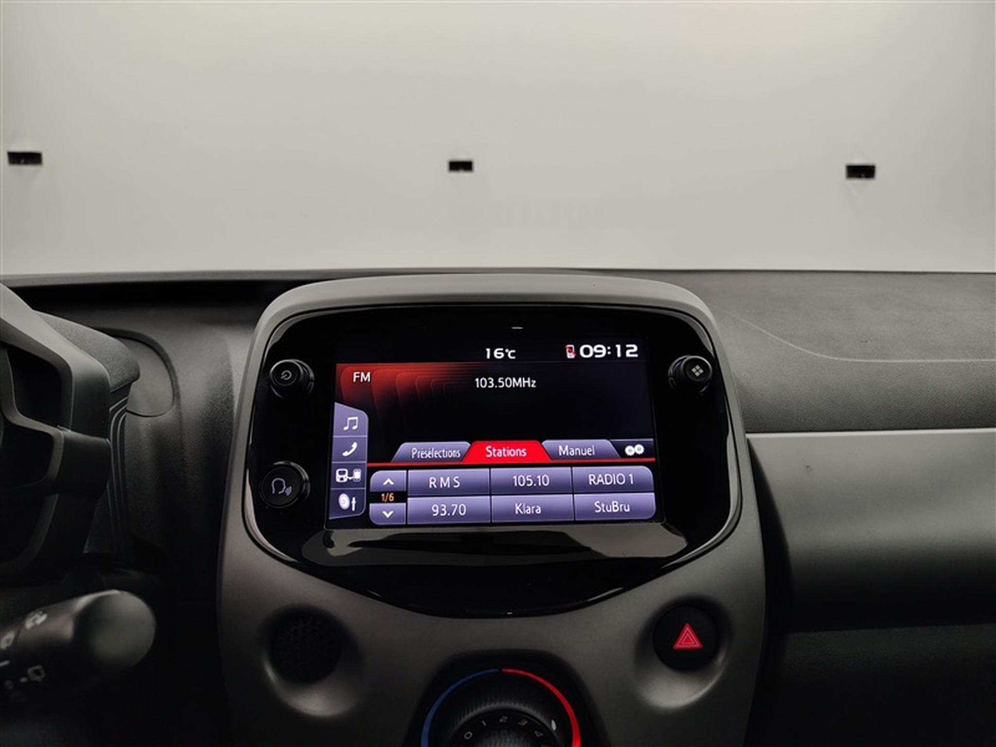 Toyota Aygo 1.0i VVT-i X-Play AUTO (2020) - Photo 11