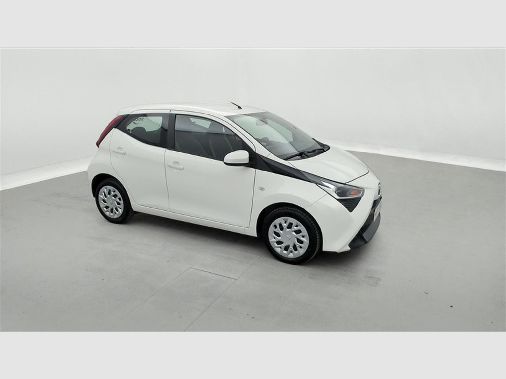 Toyota Aygo 1.0i VVT-i X-Play AUTO (2020) - Photo 22