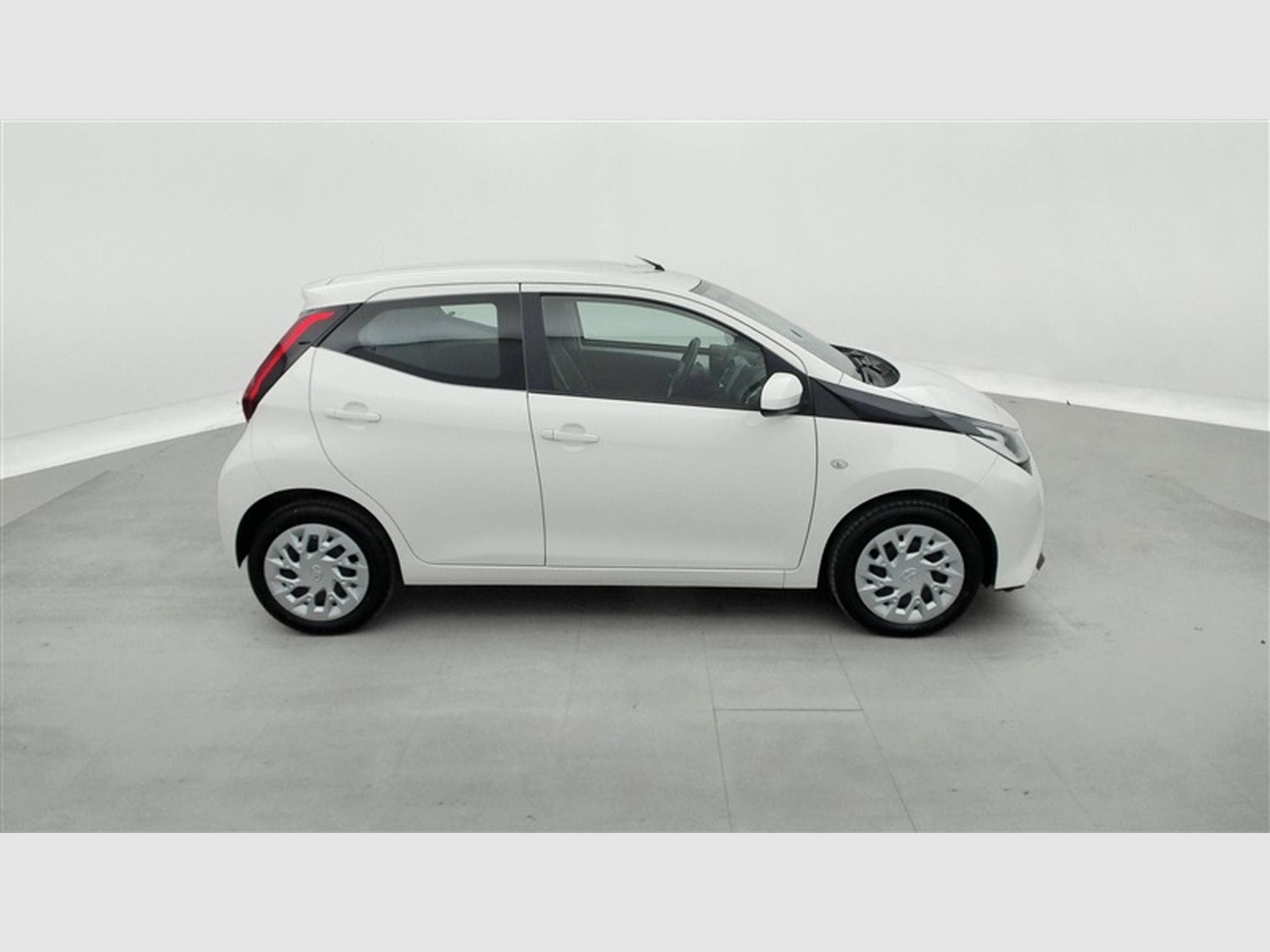 Toyota Aygo 1.0i VVT-i X-Play AUTO (2020) - Photo 23