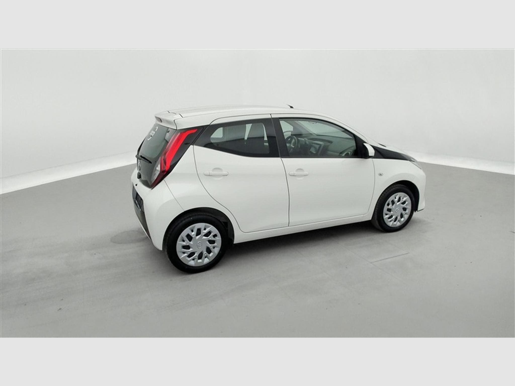Toyota Aygo 1.0i VVT-i X-Play AUTO (2020) - Photo 24