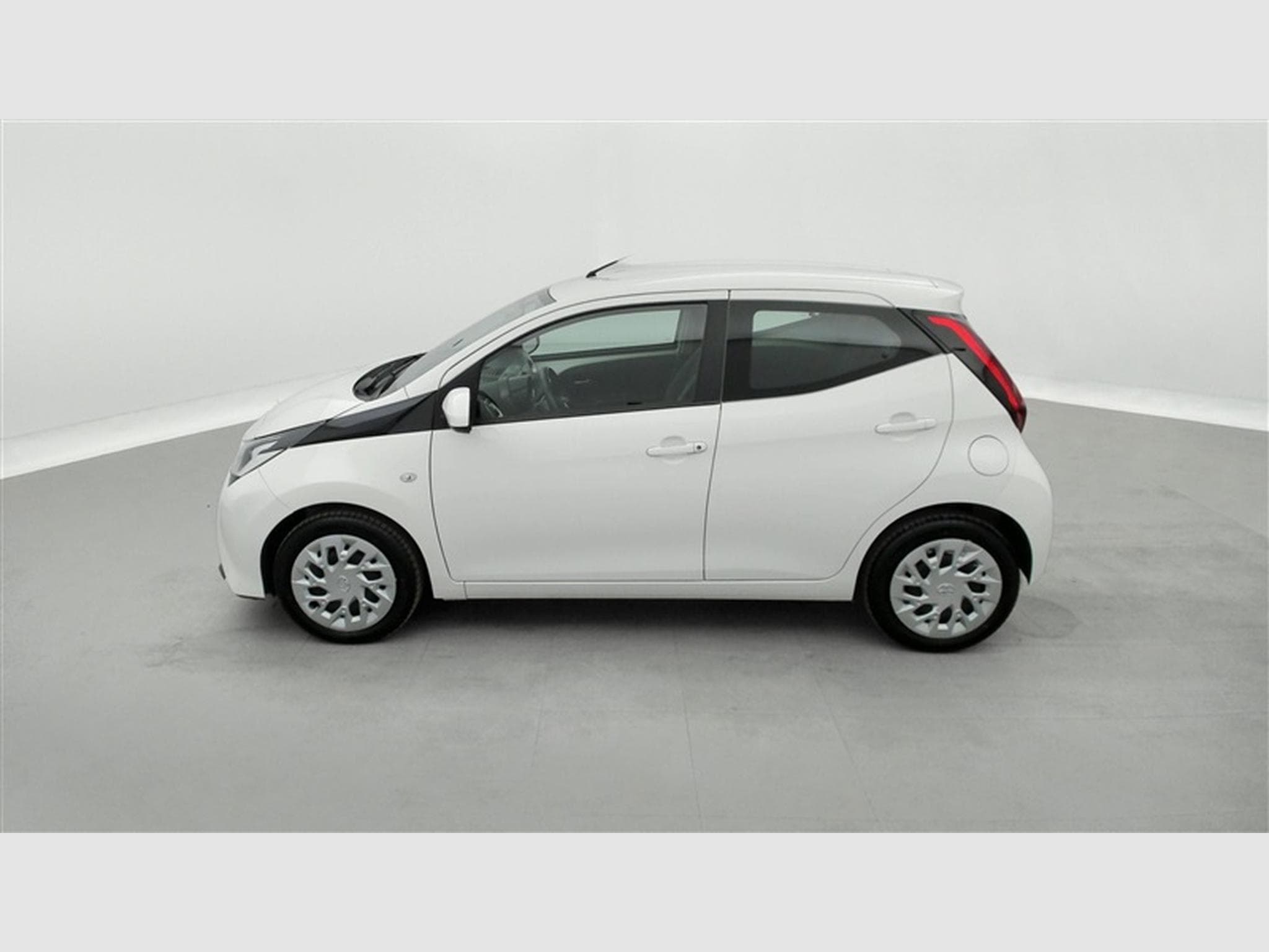 Toyota Aygo 1.0i VVT-i X-Play AUTO (2020) - Photo 3