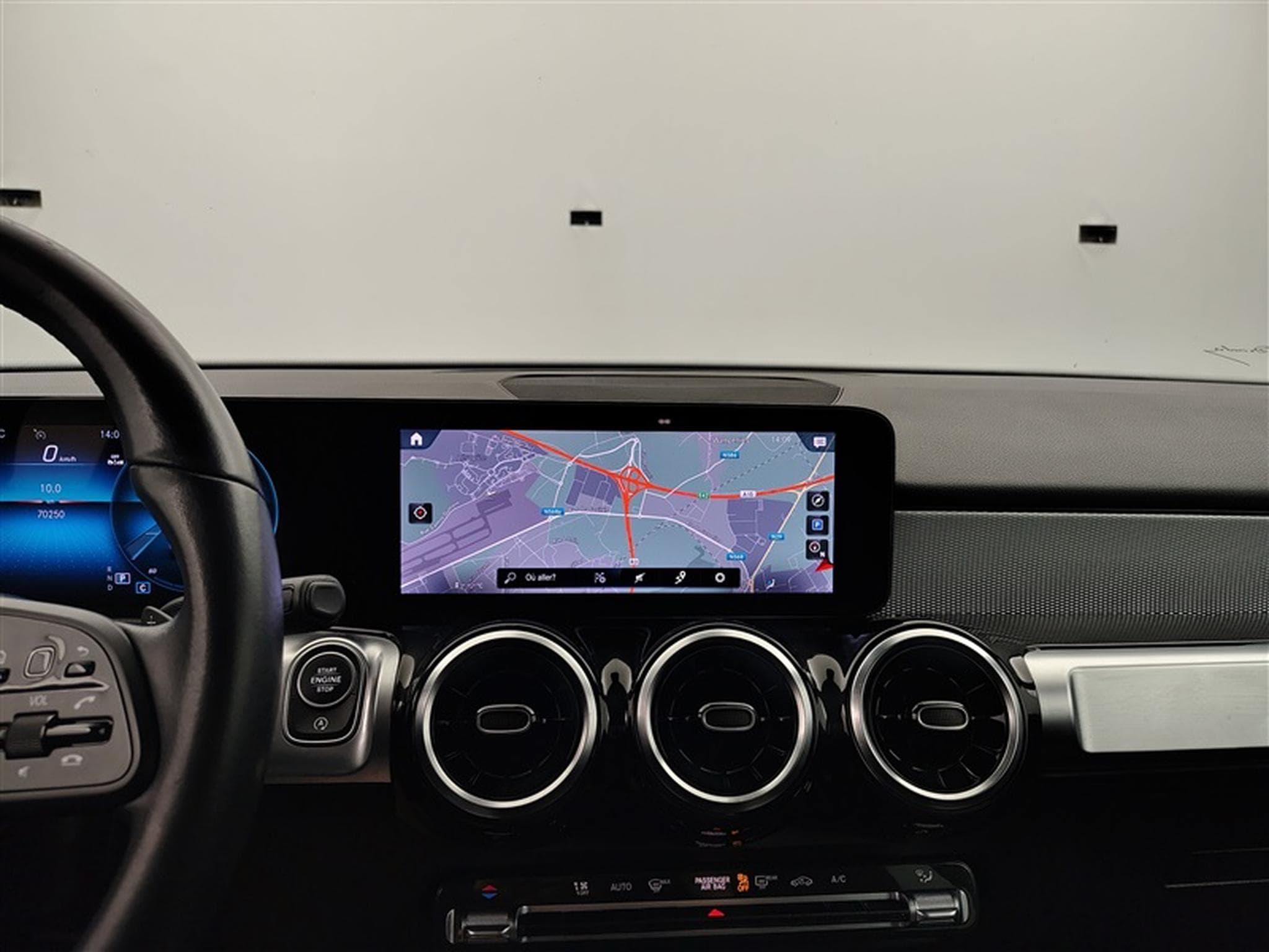 Mercedes GLB 180 180d Autom. Business Solution  S-CUIR / NAVI / FULL LED (2022) - Photo 10