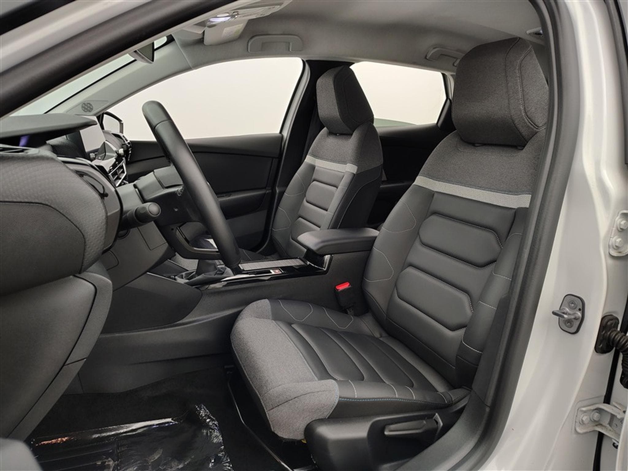 Citroen C4 1.2 PureTech Shine Pack CUIR/NAVI/FULL LED (2023) - Photo 7
