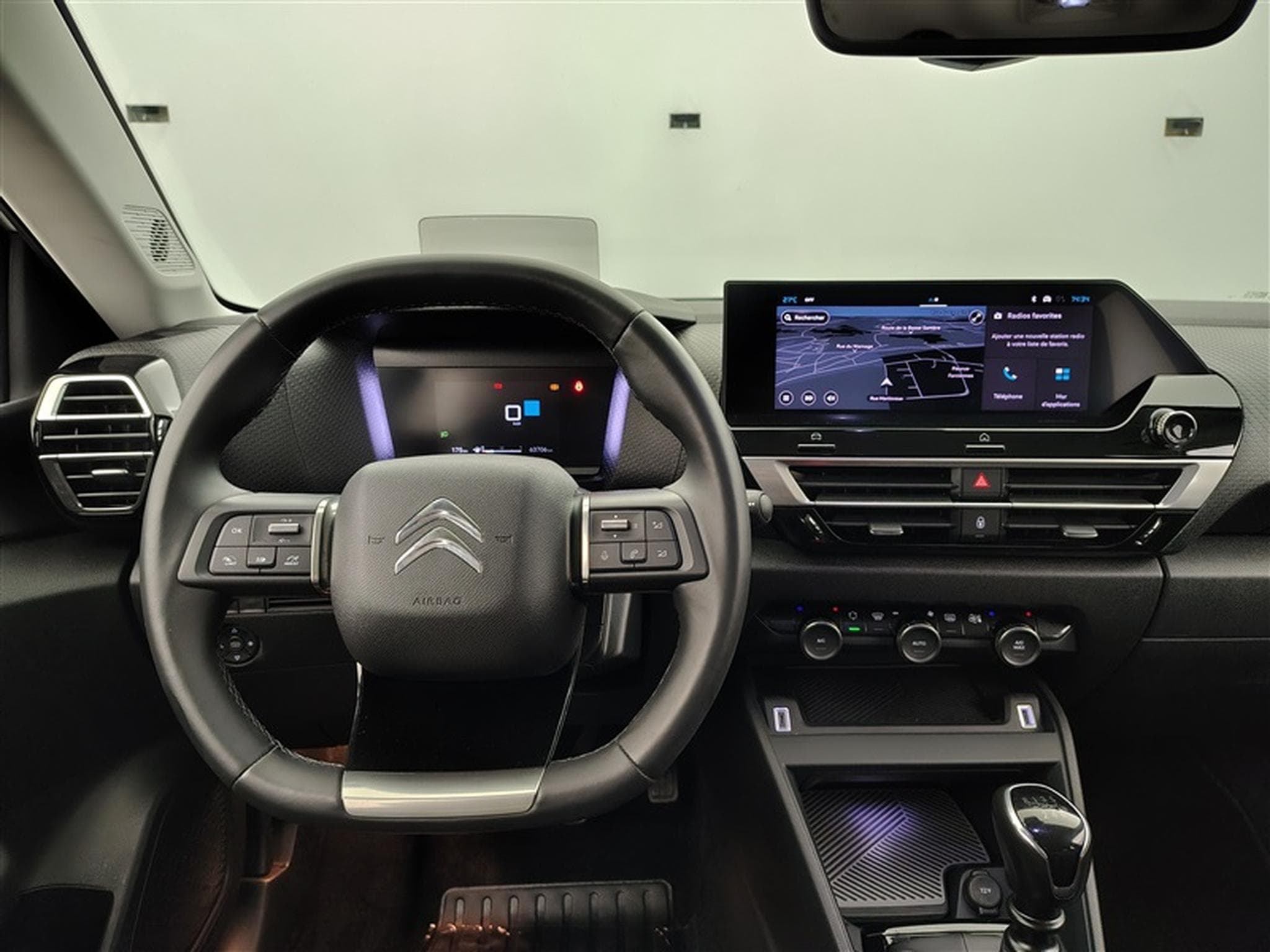 Citroen C4 1.2 PureTech Shine Pack CUIR/NAVI/FULL LED (2023) - Photo 9