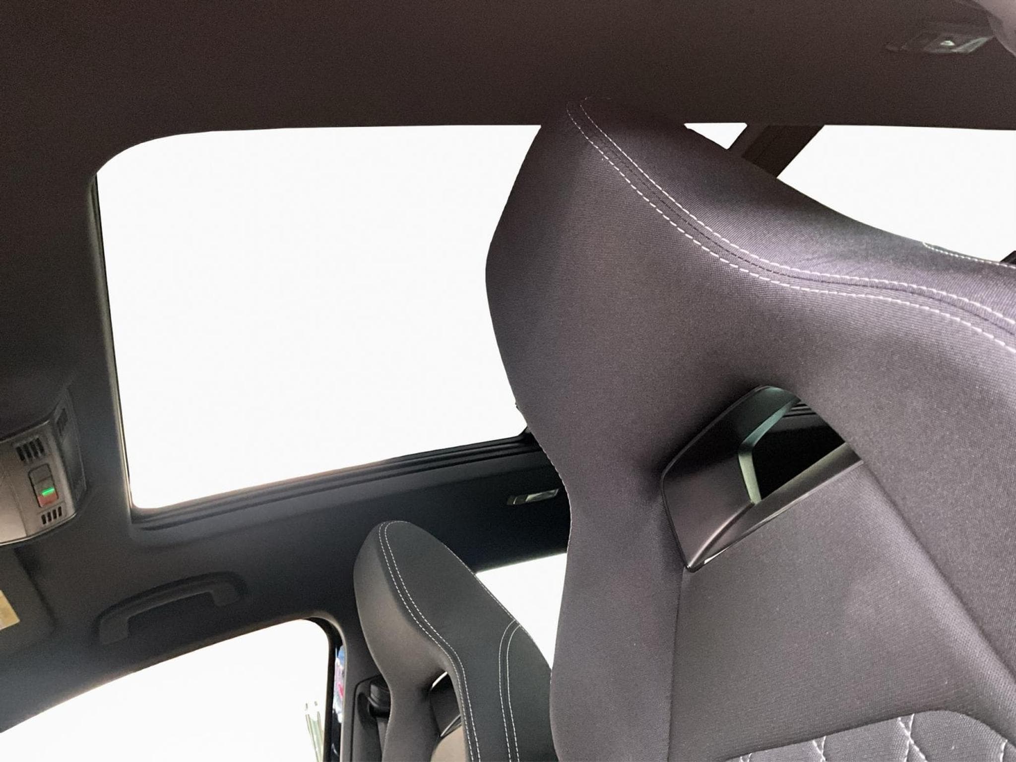 Skoda Karoq Sportline+DSG+4x4+Pano+AHK+Stand-H.+P.Travel-Ass. (2025) - Photo 15
