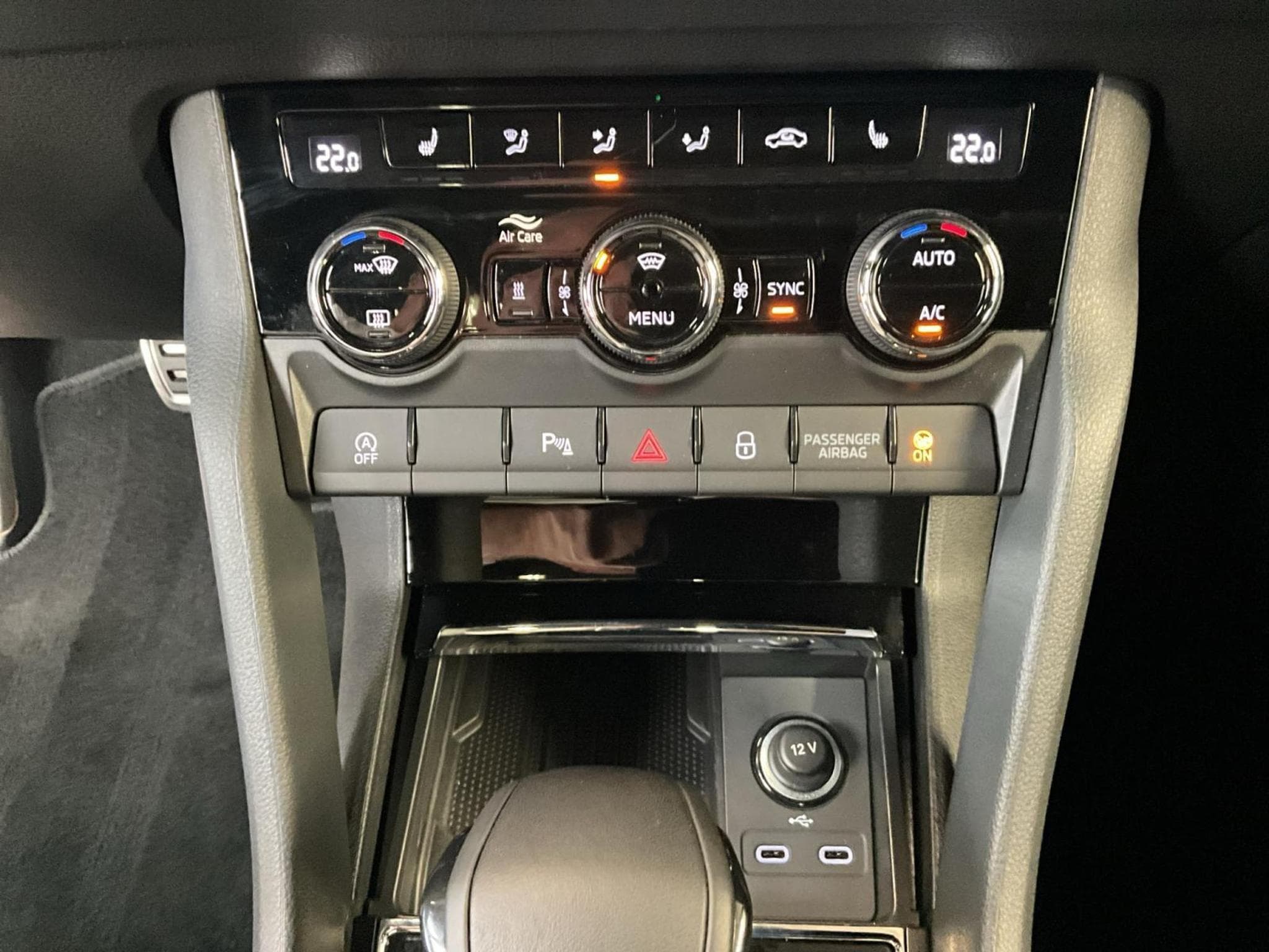 Skoda Karoq Sportline+DSG+4x4+Pano+AHK+Stand-H.+P.Travel-Ass. (2025) - Photo 22