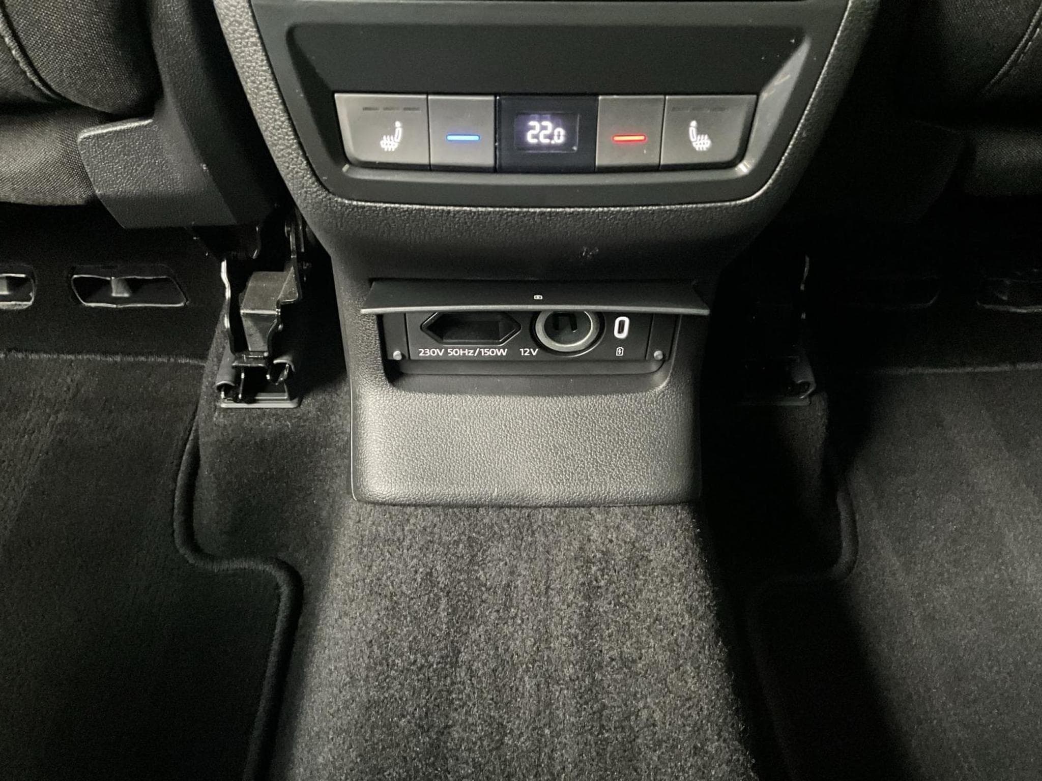 Skoda Karoq Sportline+DSG+4x4+Pano+AHK+Stand-H.+P.Travel-Ass. (2025) - Photo 23