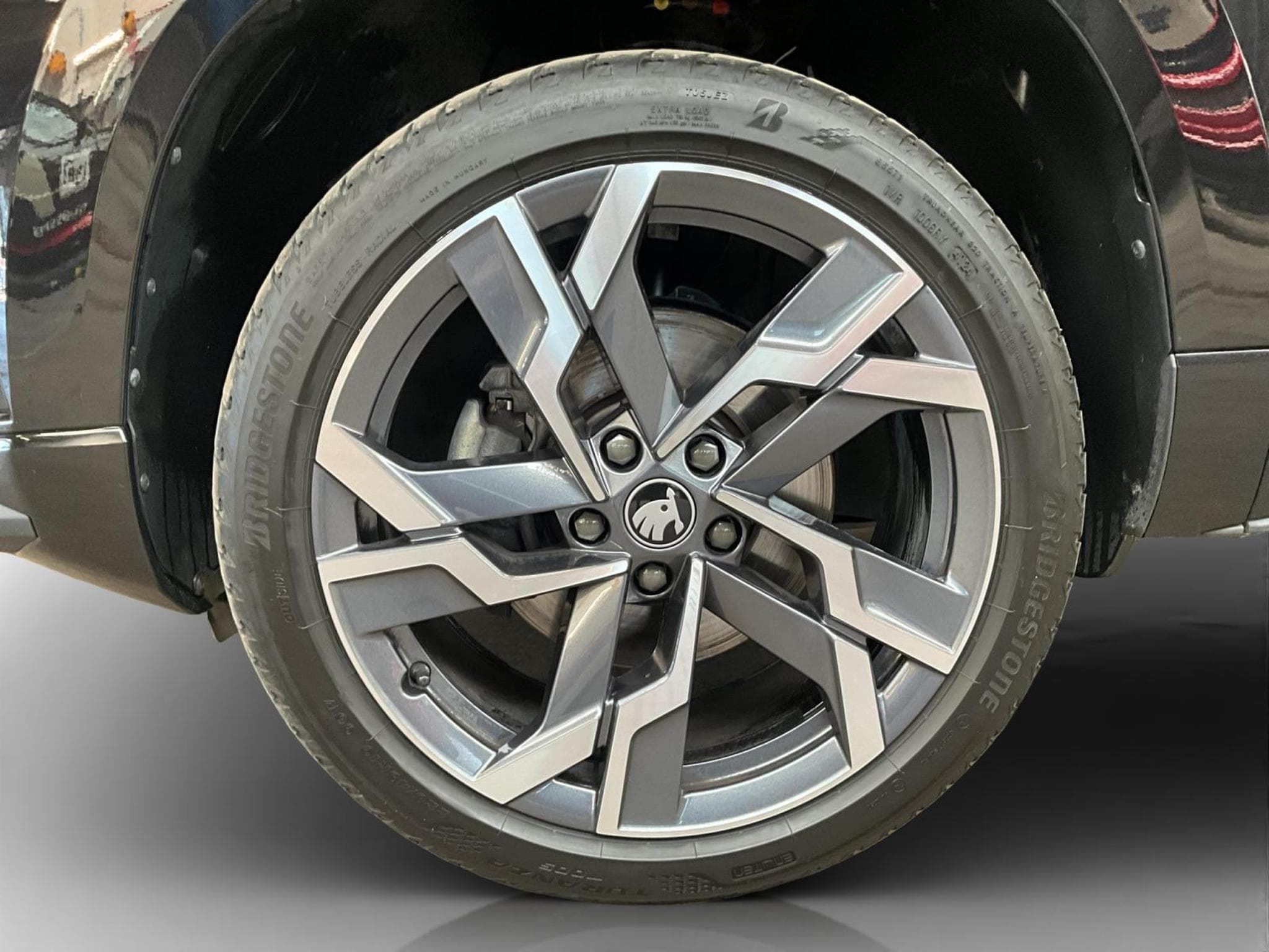 Skoda Karoq Sportline+DSG+4x4+Pano+AHK+Stand-H.+P.Travel-Ass. (2025) - Photo 8