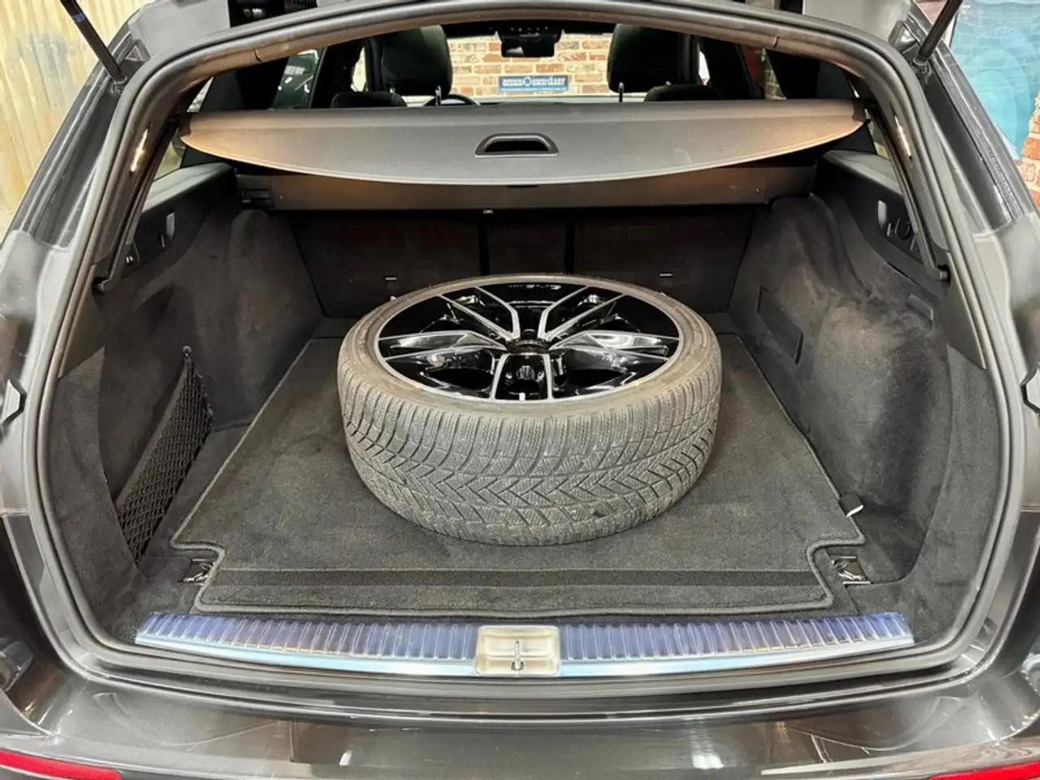 Mercedes C 63 AMG (2024) - Photo 7