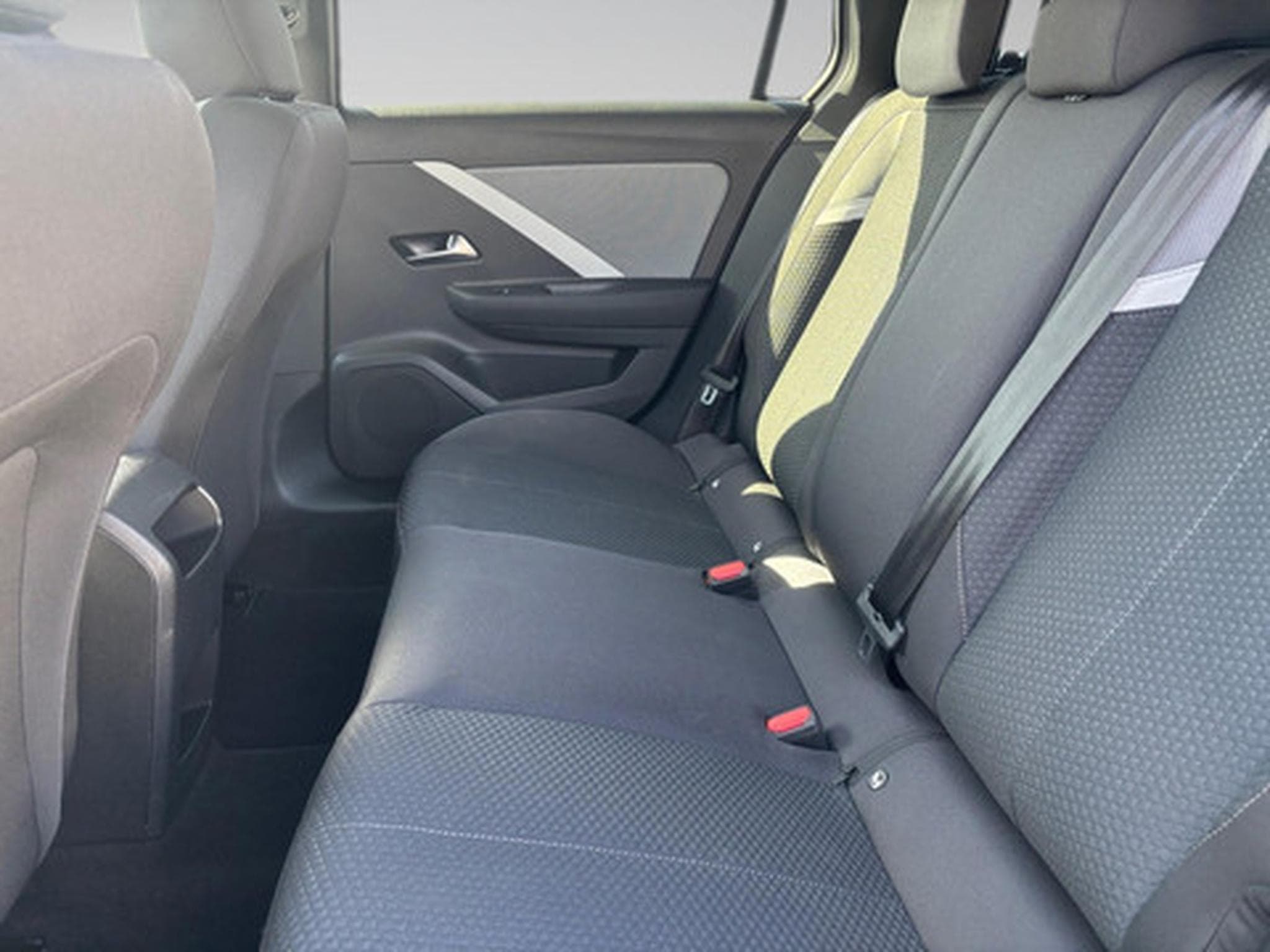 Opel Astra 1.2 L L Edition (2024) - Photo 11