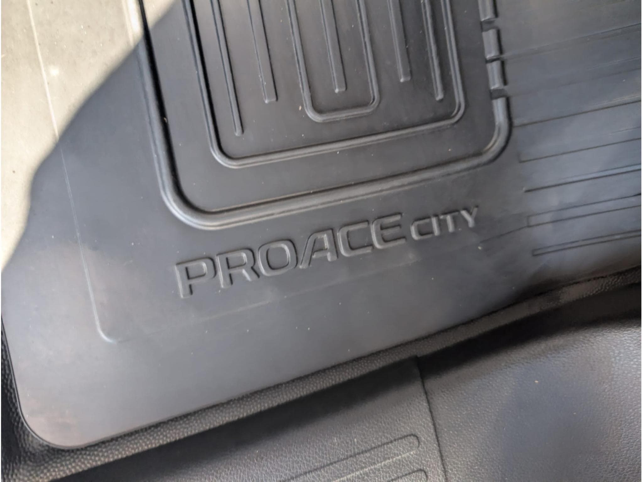 Toyota Proace CITY LWB 1.5L 100HP ACTIVE * GARANTIE CONSTRUCTEUR 9 ANS* (2025) - Photo 11
