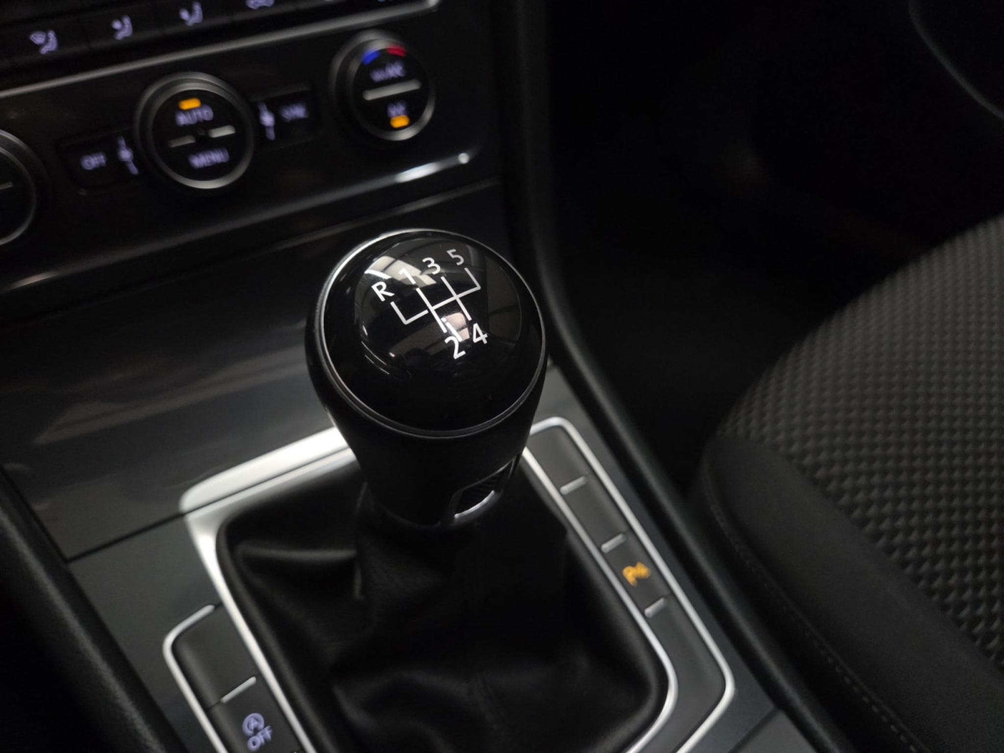 VW Golf TDI BLUEMOTION (2019) - Photo 17