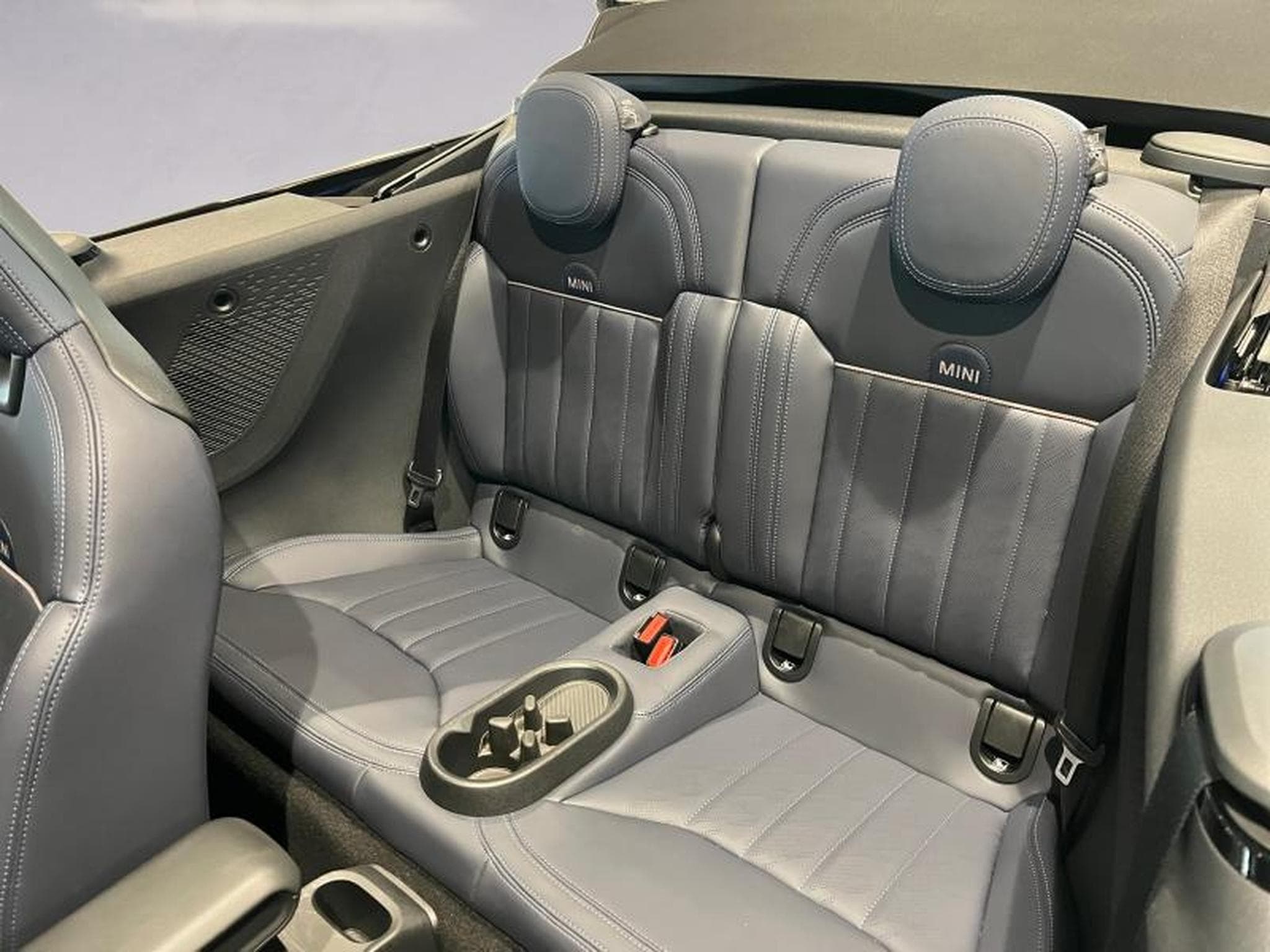 MINI Cooper Cooper S Cabrio (2025) - Photo 13