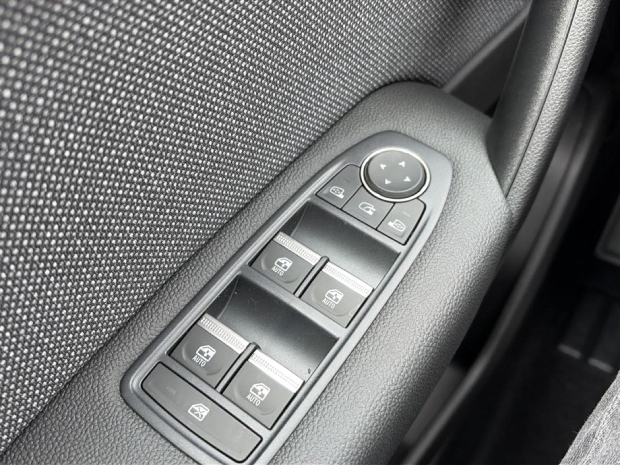 Renault Captur 1.8 E-TECH FULL HYBRID 160 TECHNO (2026) - Photo 11