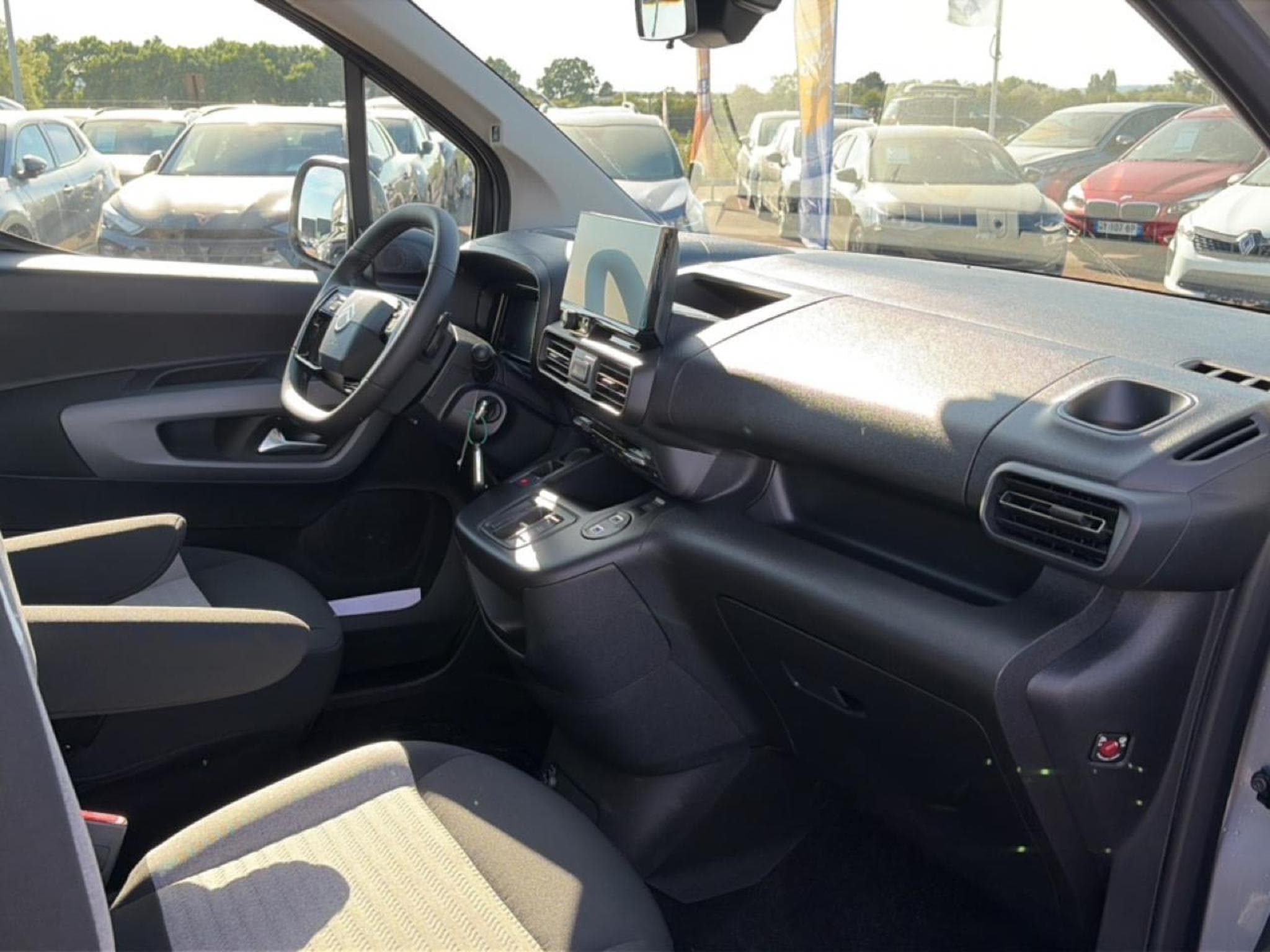 Citroen BERLINGO N1 1.5 BLUE HDI 130 M PLUS EAT8 (2026) - Photo 12