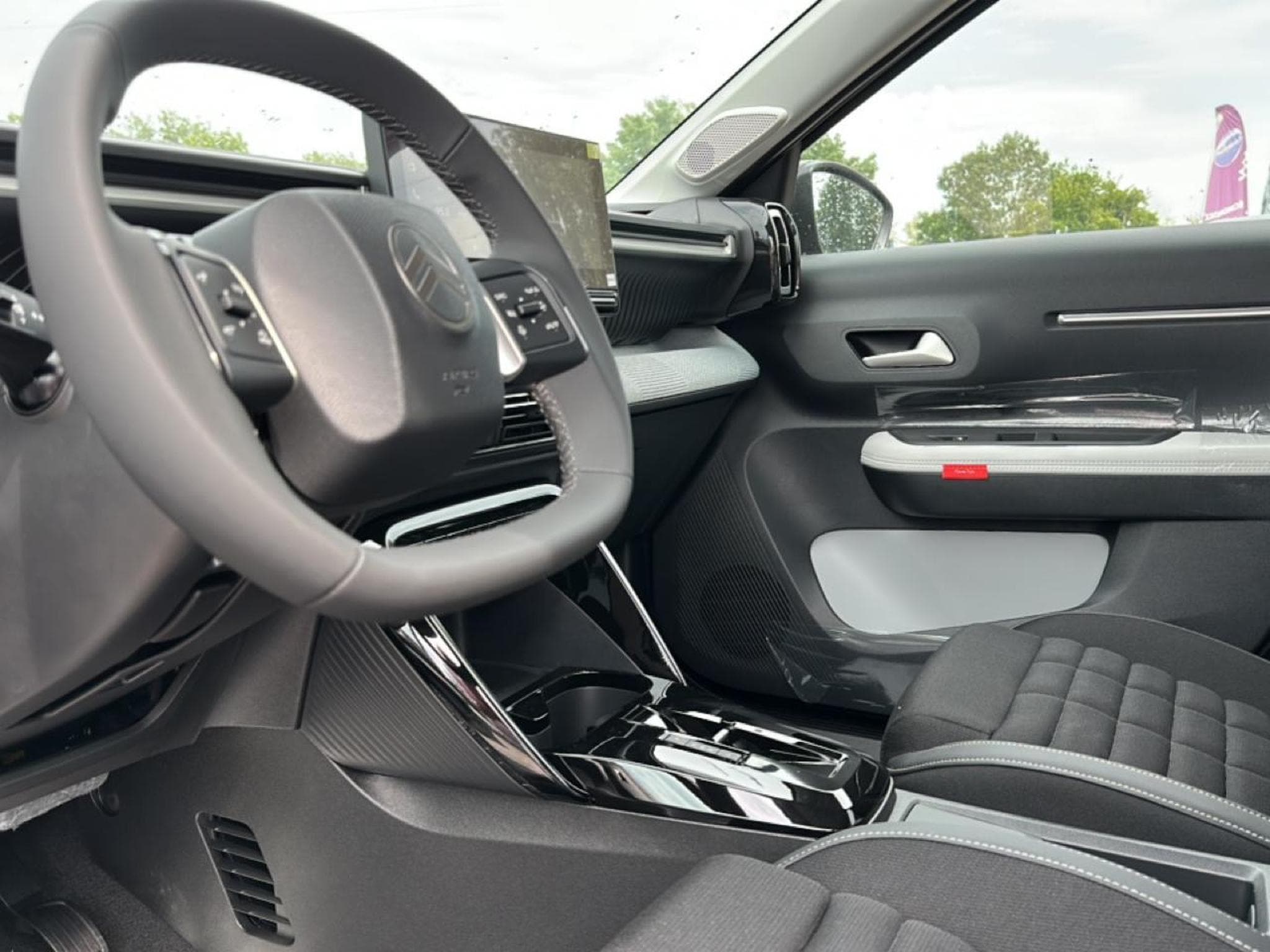 Citroen C3 AIRCROSS 1.2 HYBRIDE 145 MAX E-DCS6 (2026) - Photo 16