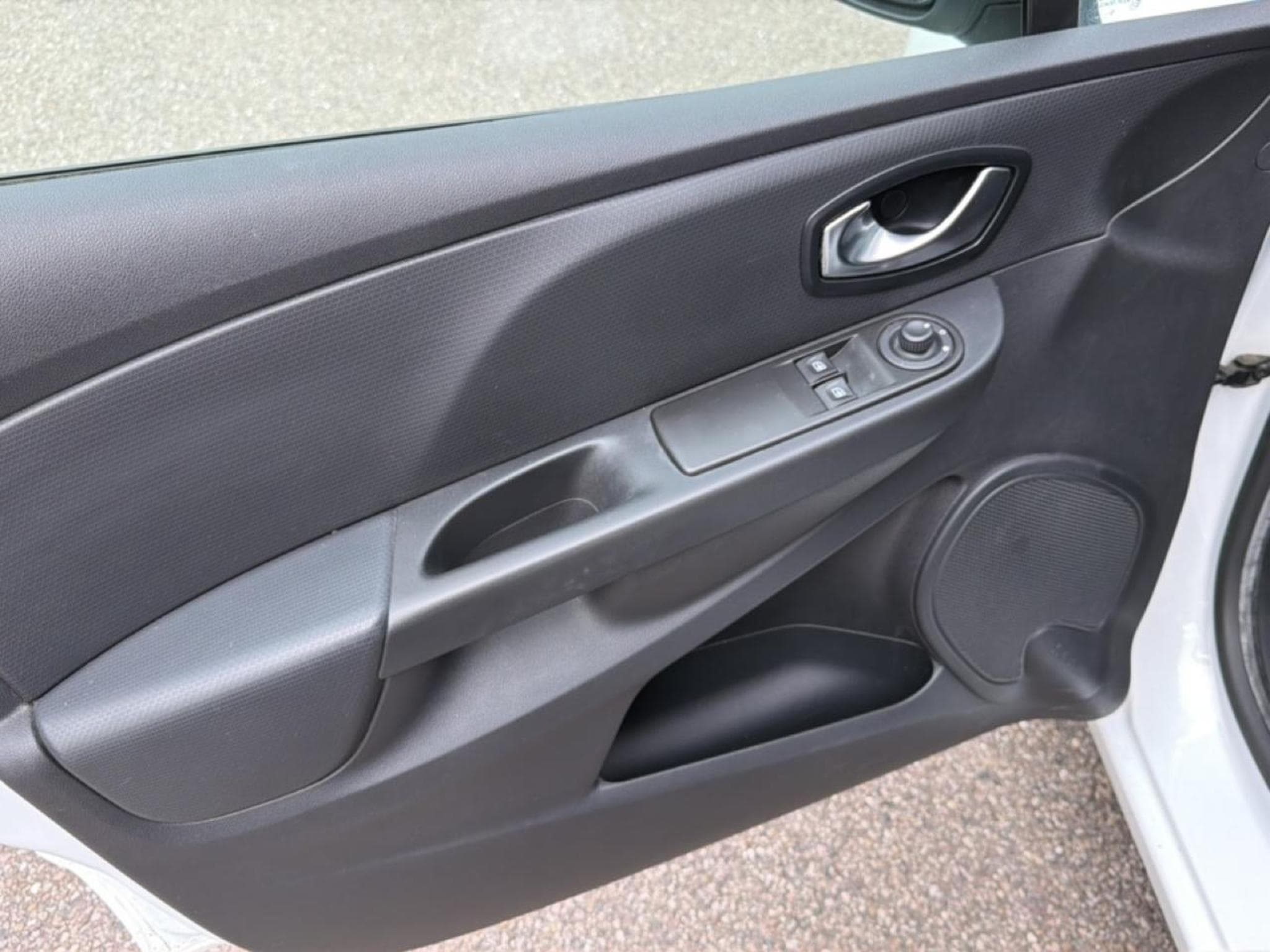 Renault CLIO IV 1.5 DCI 75 ENERGY LIFE (2016) - Photo 11