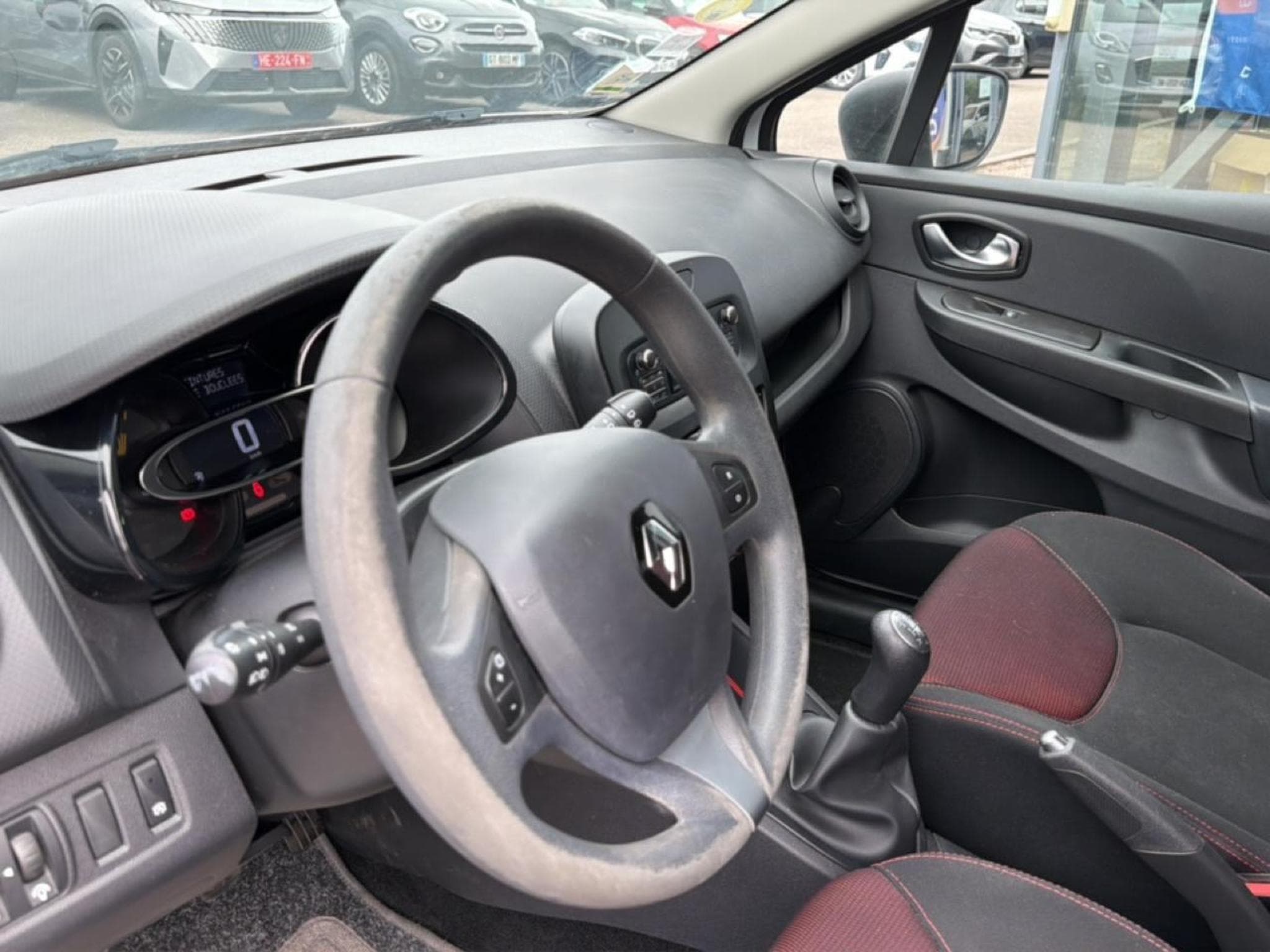Renault CLIO IV 1.5 DCI 75 ENERGY LIFE (2016) - Photo 12