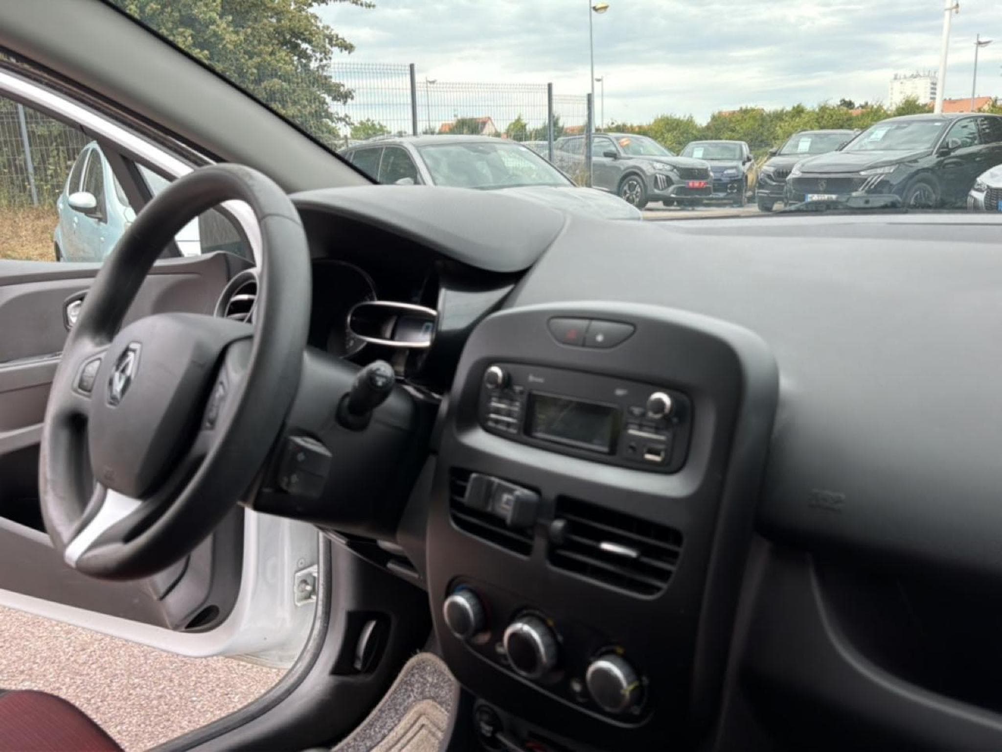 Renault CLIO IV 1.5 DCI 75 ENERGY LIFE (2016) - Photo 16