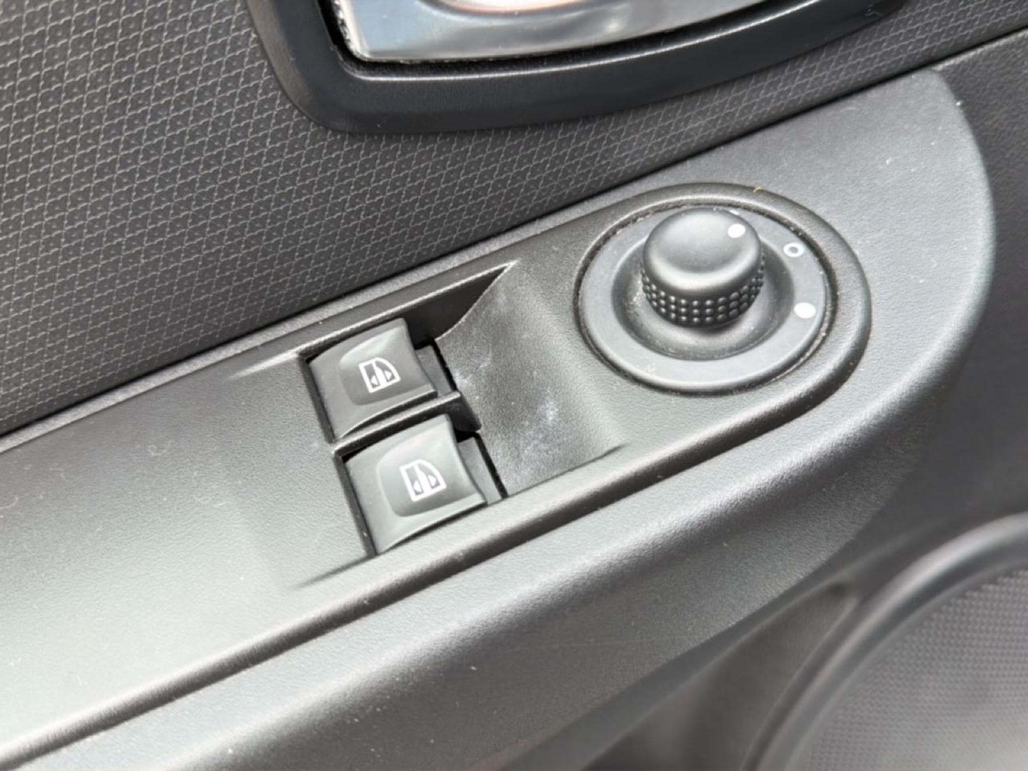 Renault CLIO IV 1.5 DCI 75 ENERGY LIFE (2016) - Photo 17
