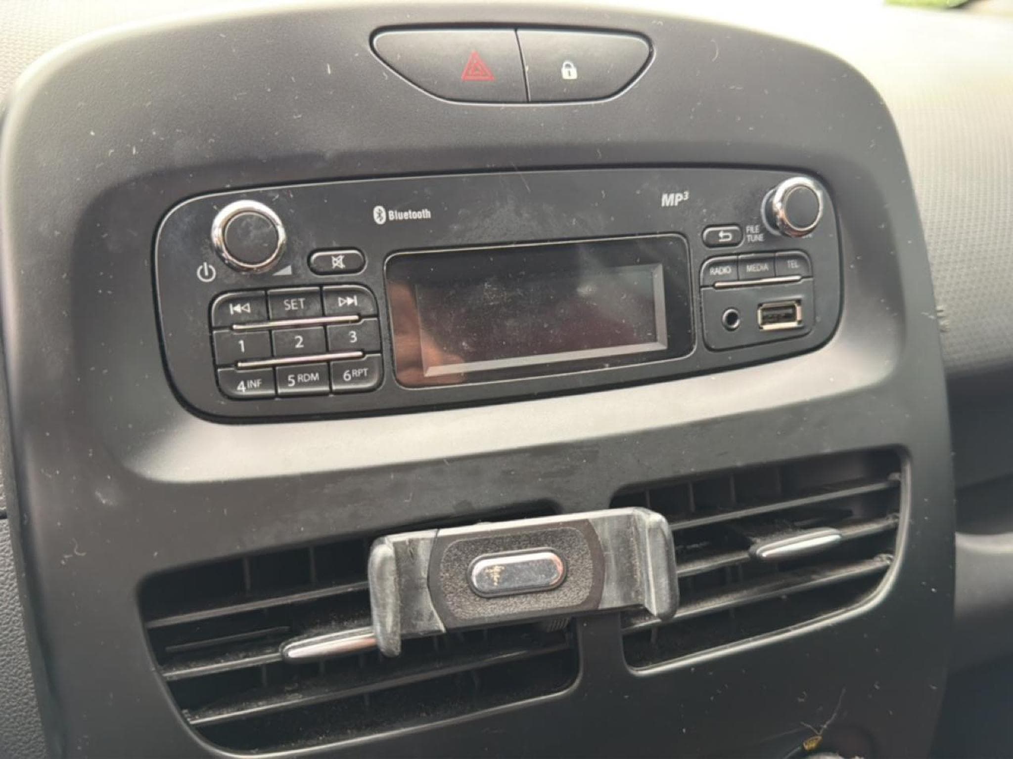 Renault CLIO IV 1.5 DCI 75 ENERGY LIFE (2016) - Photo 20