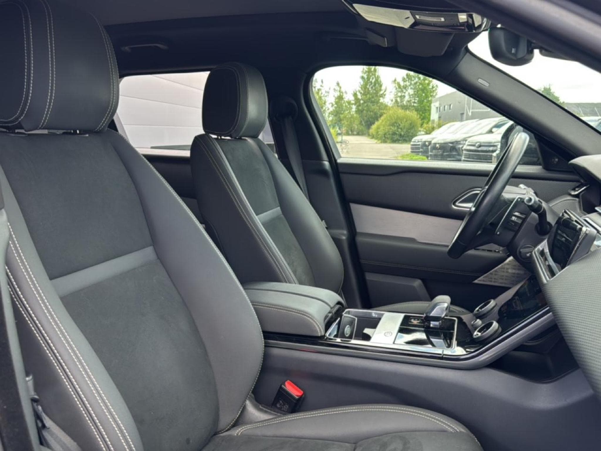 Land-Rover RANGE ROVER VELAR 2.0 P400E 404 PHEV R-DYNAMIC SE AWD BVA (2021) - Photo 13