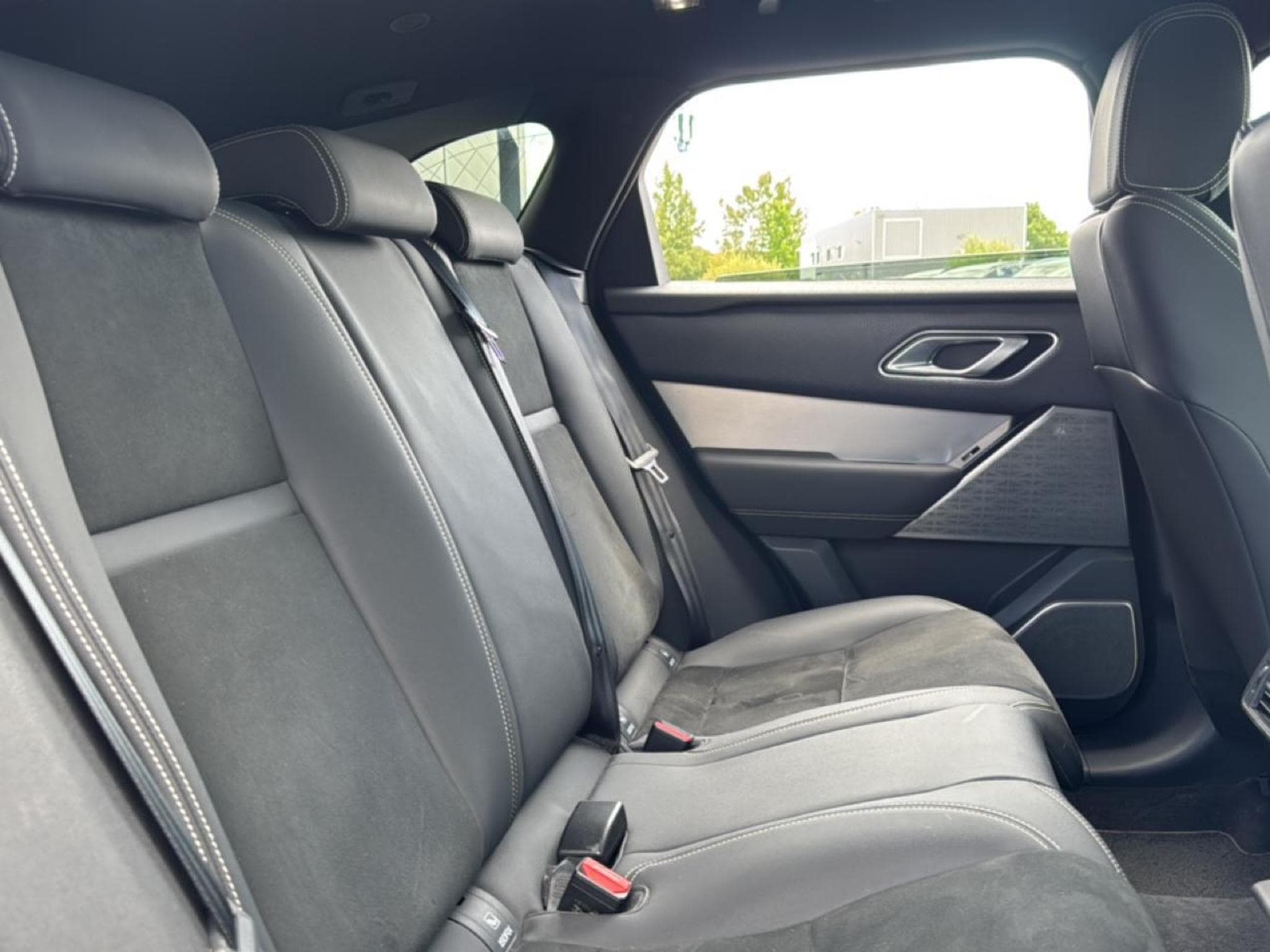 Land-Rover RANGE ROVER VELAR 2.0 P400E 404 PHEV R-DYNAMIC SE AWD BVA (2021) - Photo 14
