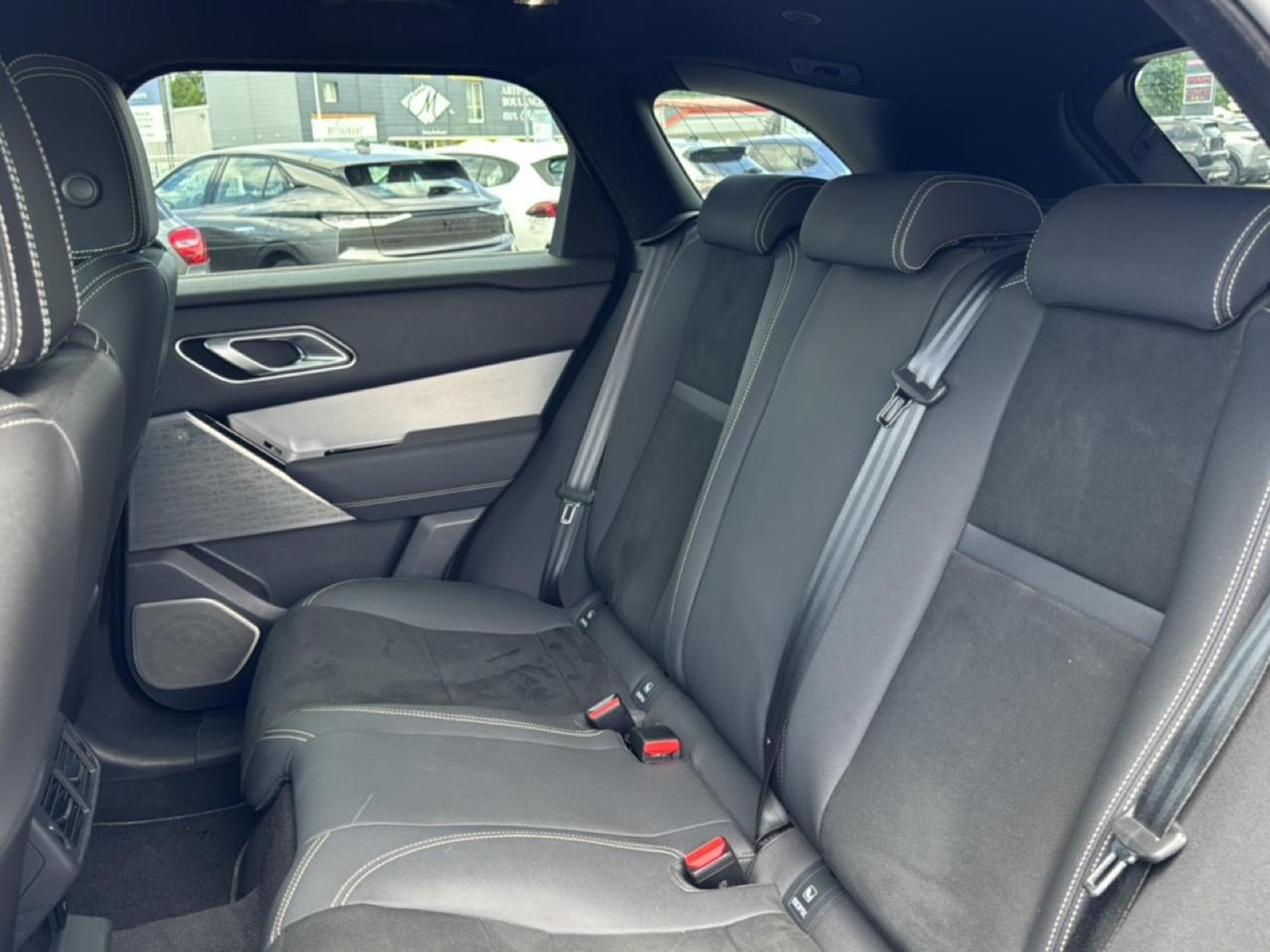 Land-Rover RANGE ROVER VELAR 2.0 P400E 404 PHEV R-DYNAMIC SE AWD BVA (2021) - Photo 15