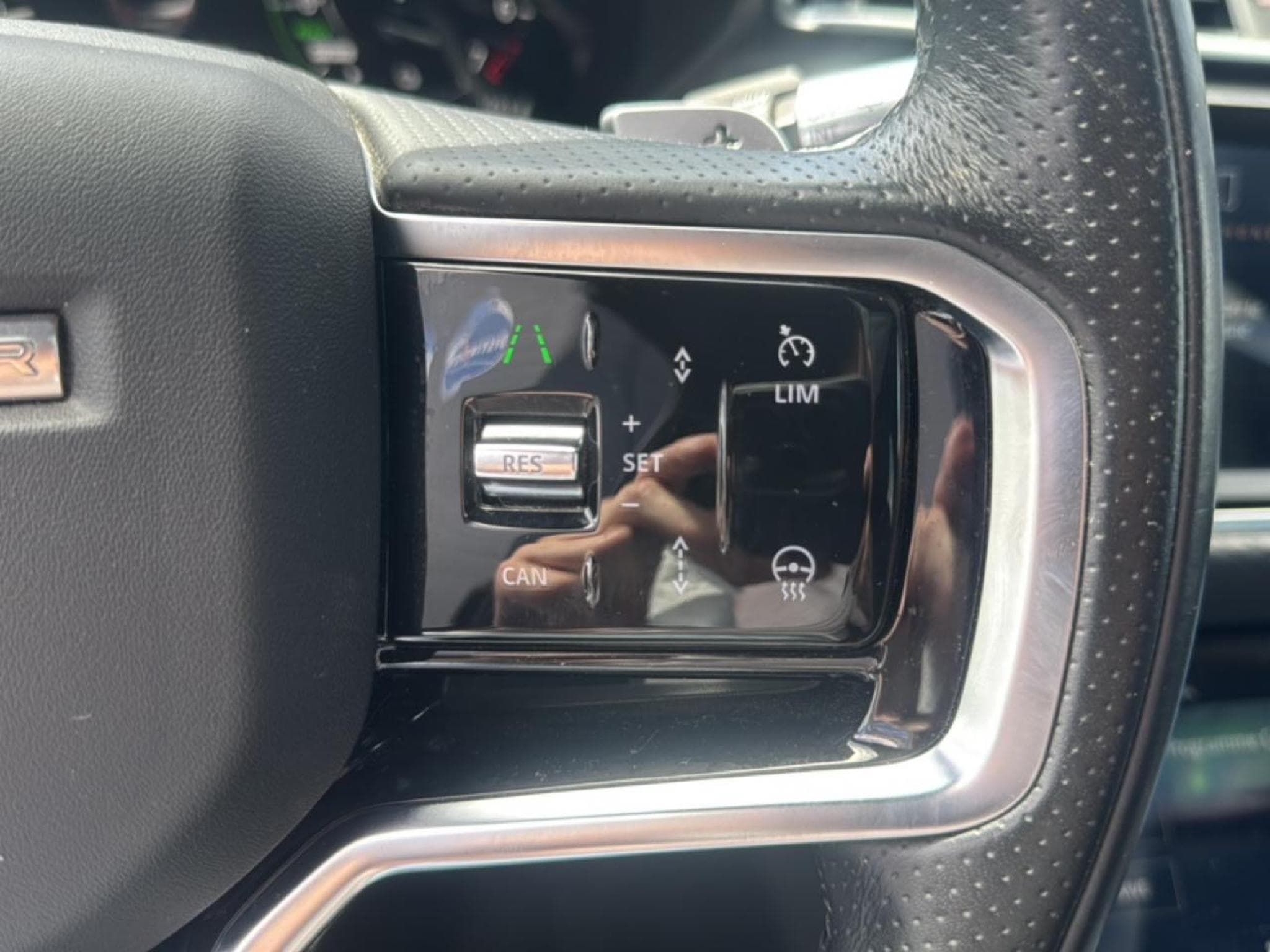 Land-Rover RANGE ROVER VELAR 2.0 P400E 404 PHEV R-DYNAMIC SE AWD BVA (2021) - Photo 20