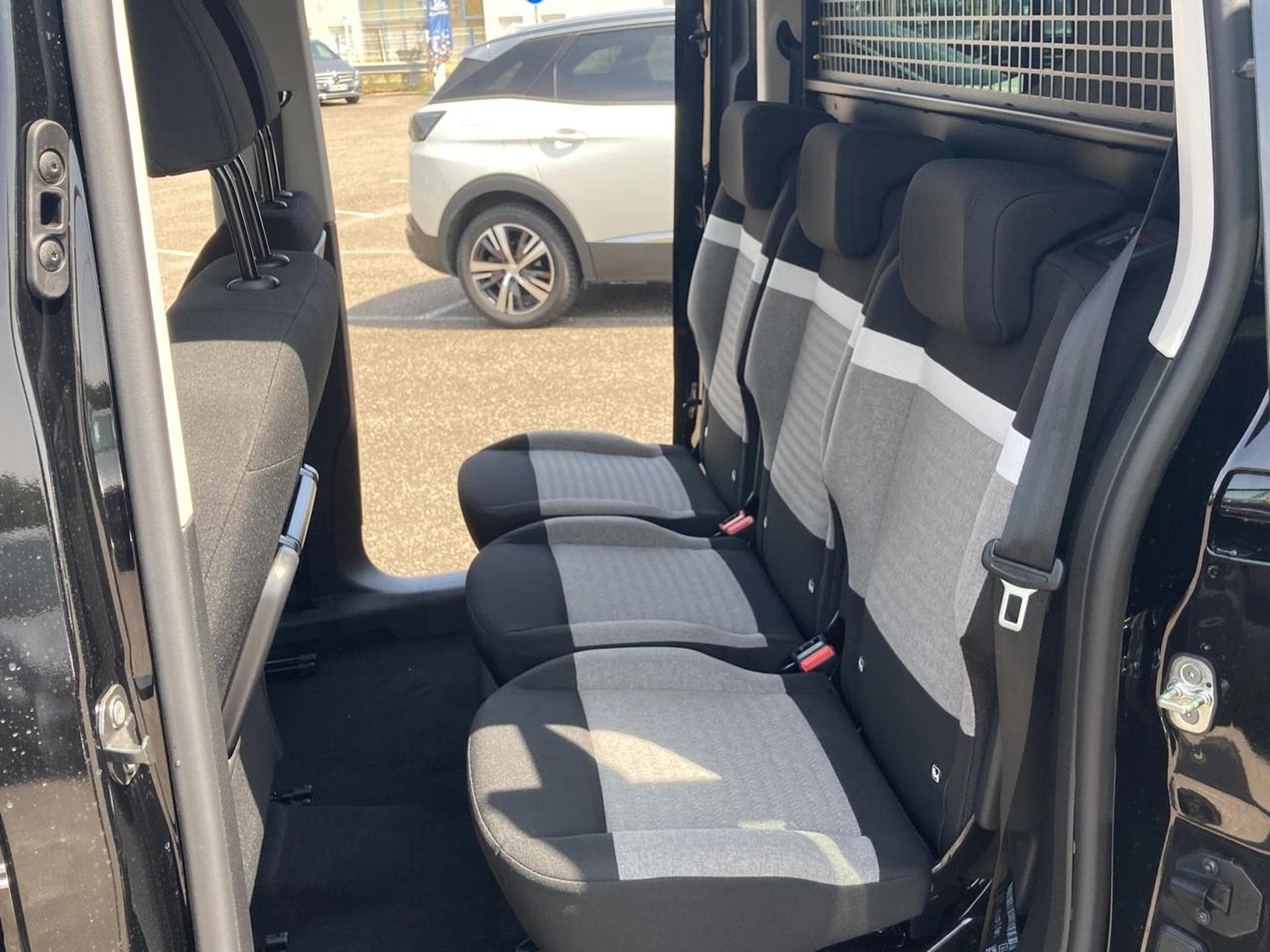 Citroen BERLINGO N1 1.5 BLUE HDI 130 M PLUS EAT8 (2026) - Photo 19