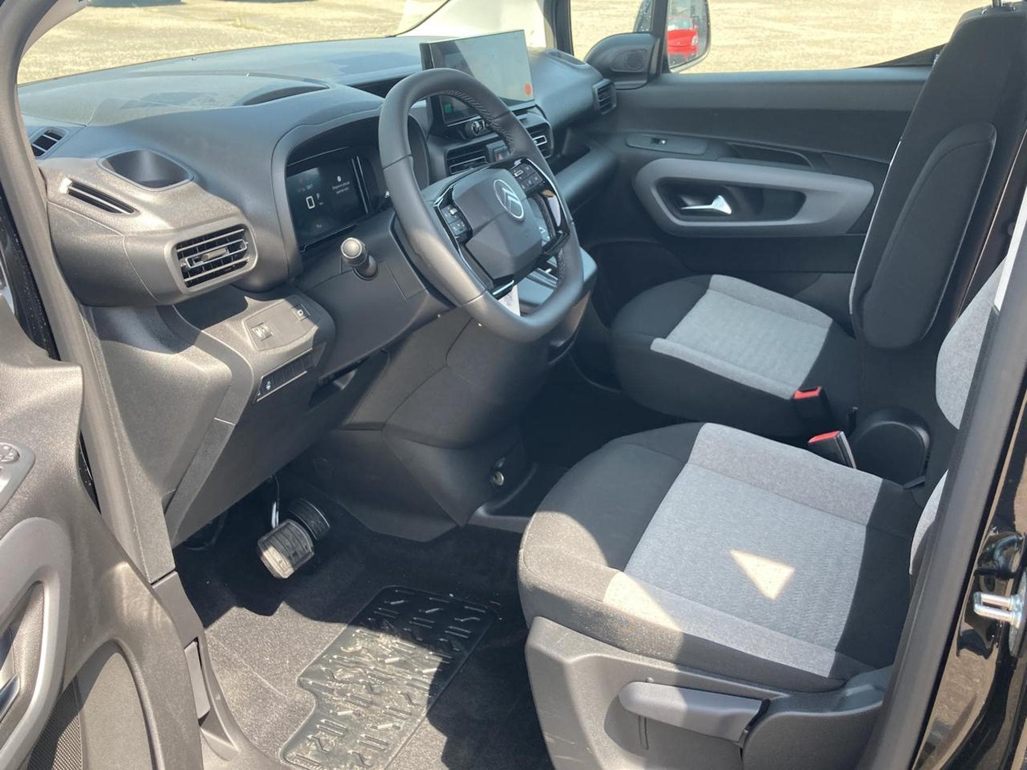 Citroen BERLINGO N1 1.5 BLUE HDI 130 M PLUS EAT8 (2026) - Photo 11