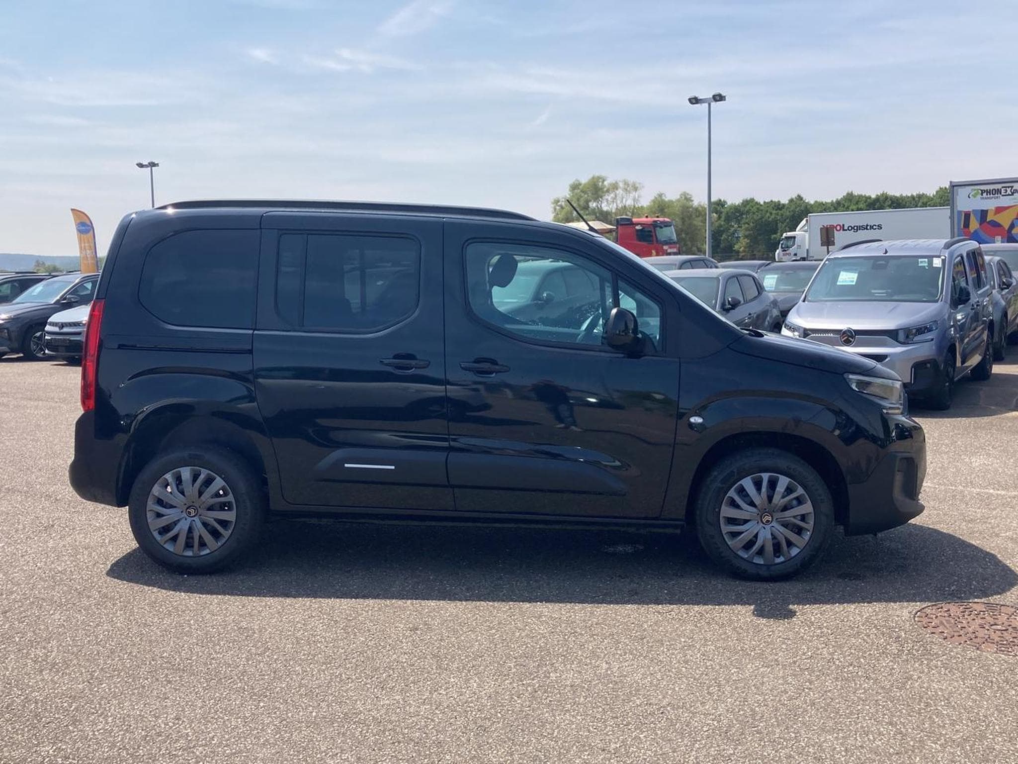 Citroen BERLINGO N1 1.5 BLUE HDI 130 M PLUS EAT8 (2026) - Photo 4