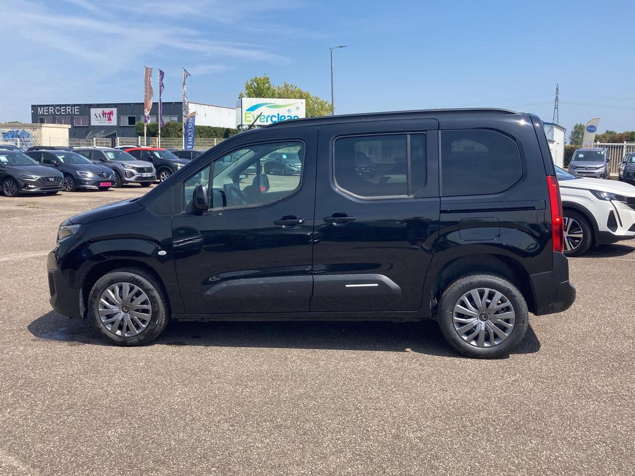 Citroen BERLINGO N1 1.5 BLUE HDI 130 M PLUS EAT8 (2026) - Photo 8
