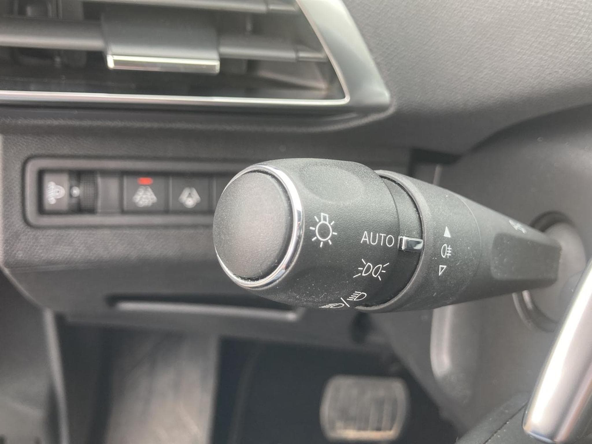 Peugeot 3008 1.5 BLUEHDI 130 ALLURE PACK EAT8 (2021) - Photo 16