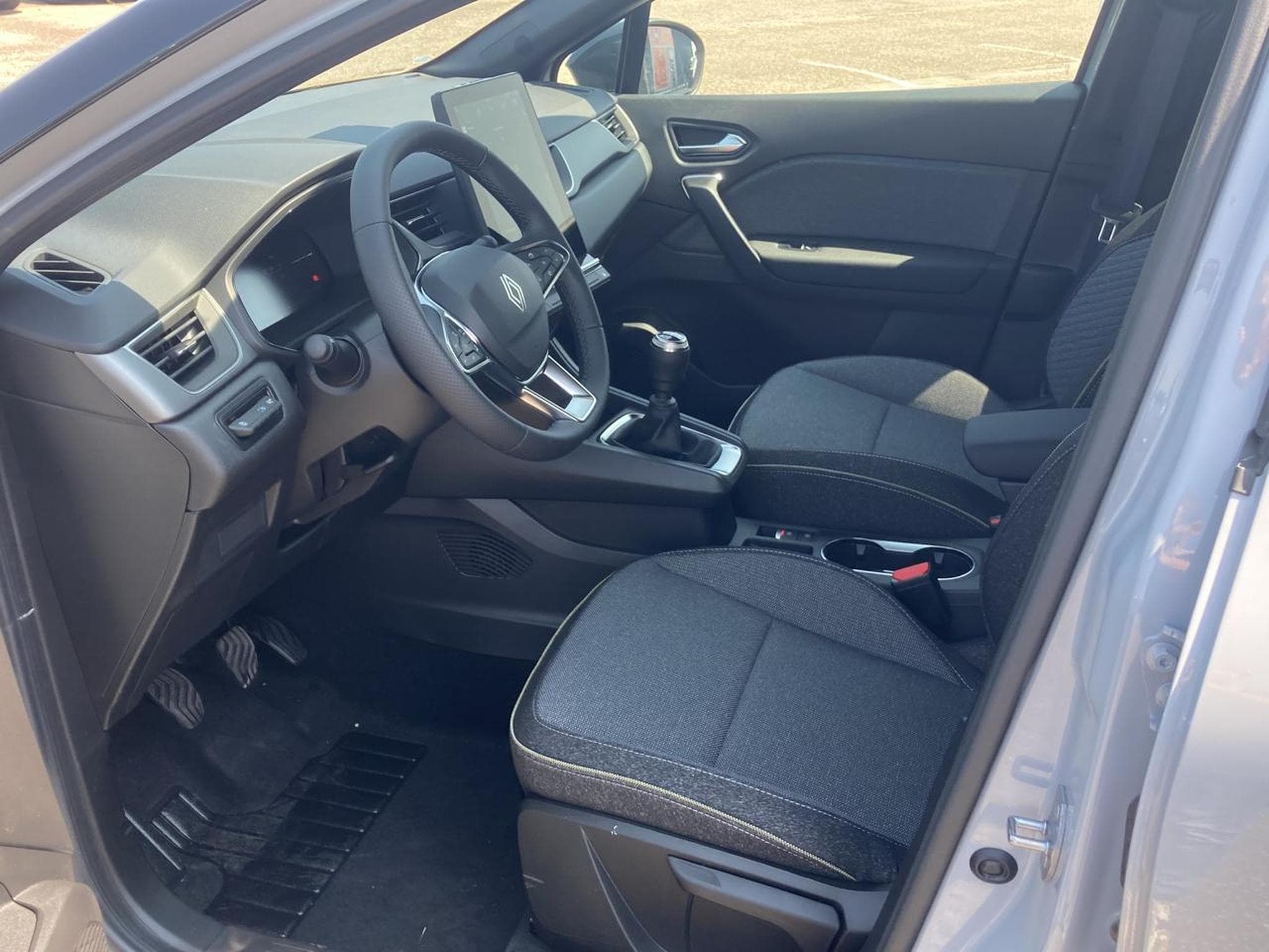 Renault Captur 1.2 TCE 115 TECHNO (2026) - Photo 12