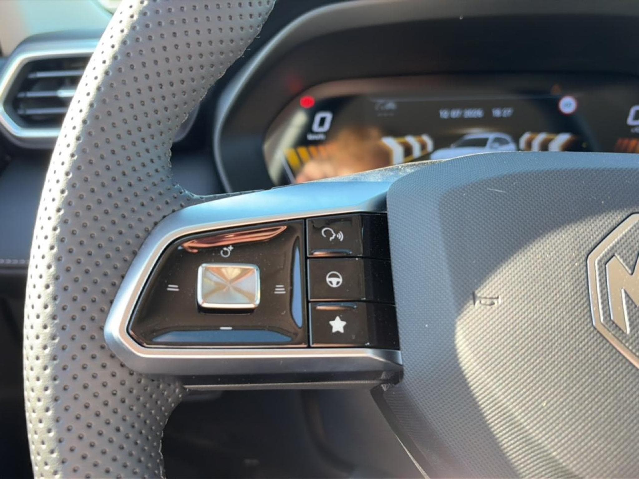 Mg Motor ZS 1.5 HYBRID+ 197 LUXURY (2026) - Photo 17