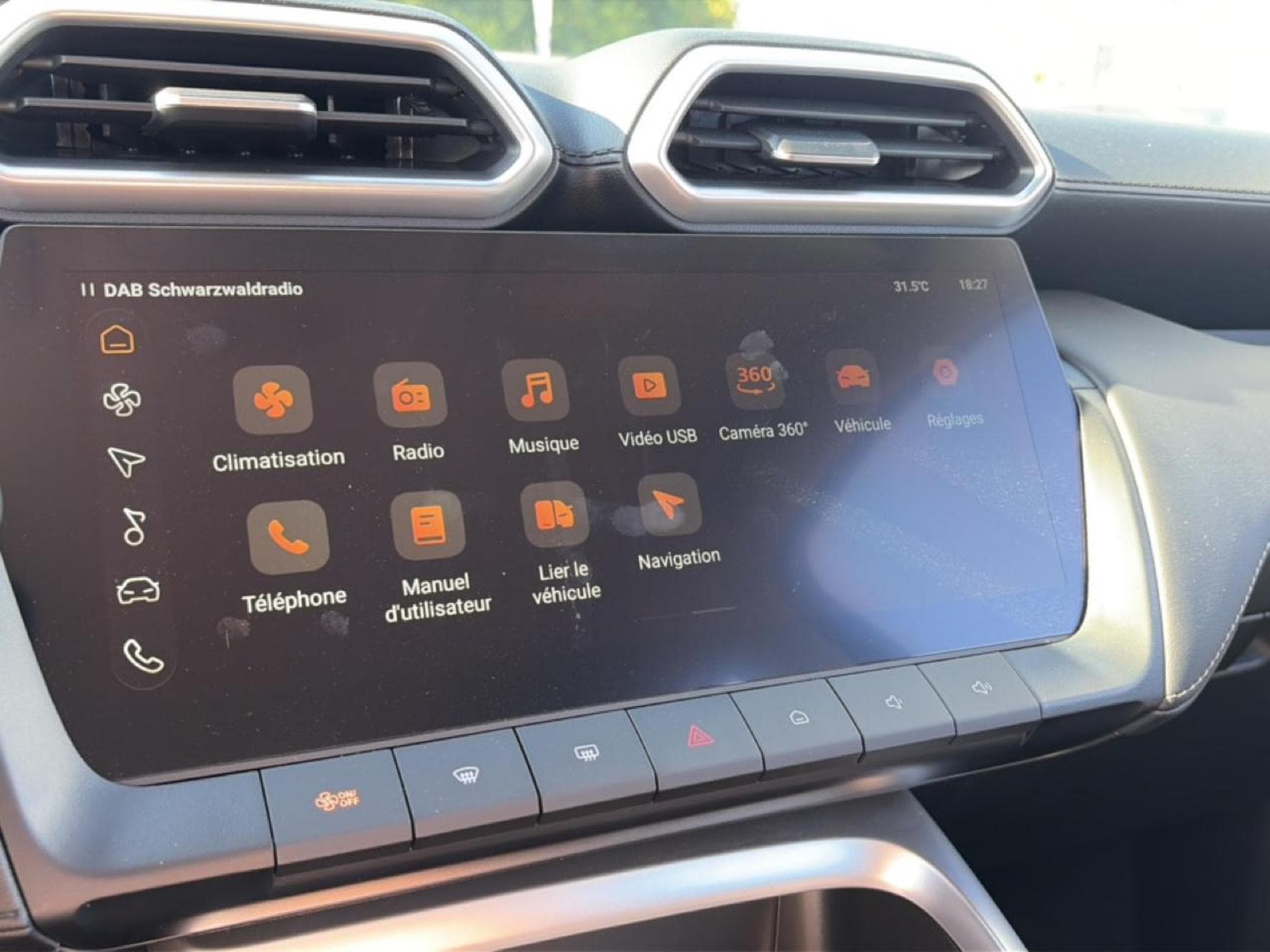 Mg Motor ZS 1.5 HYBRID+ 197 LUXURY (2026) - Photo 19
