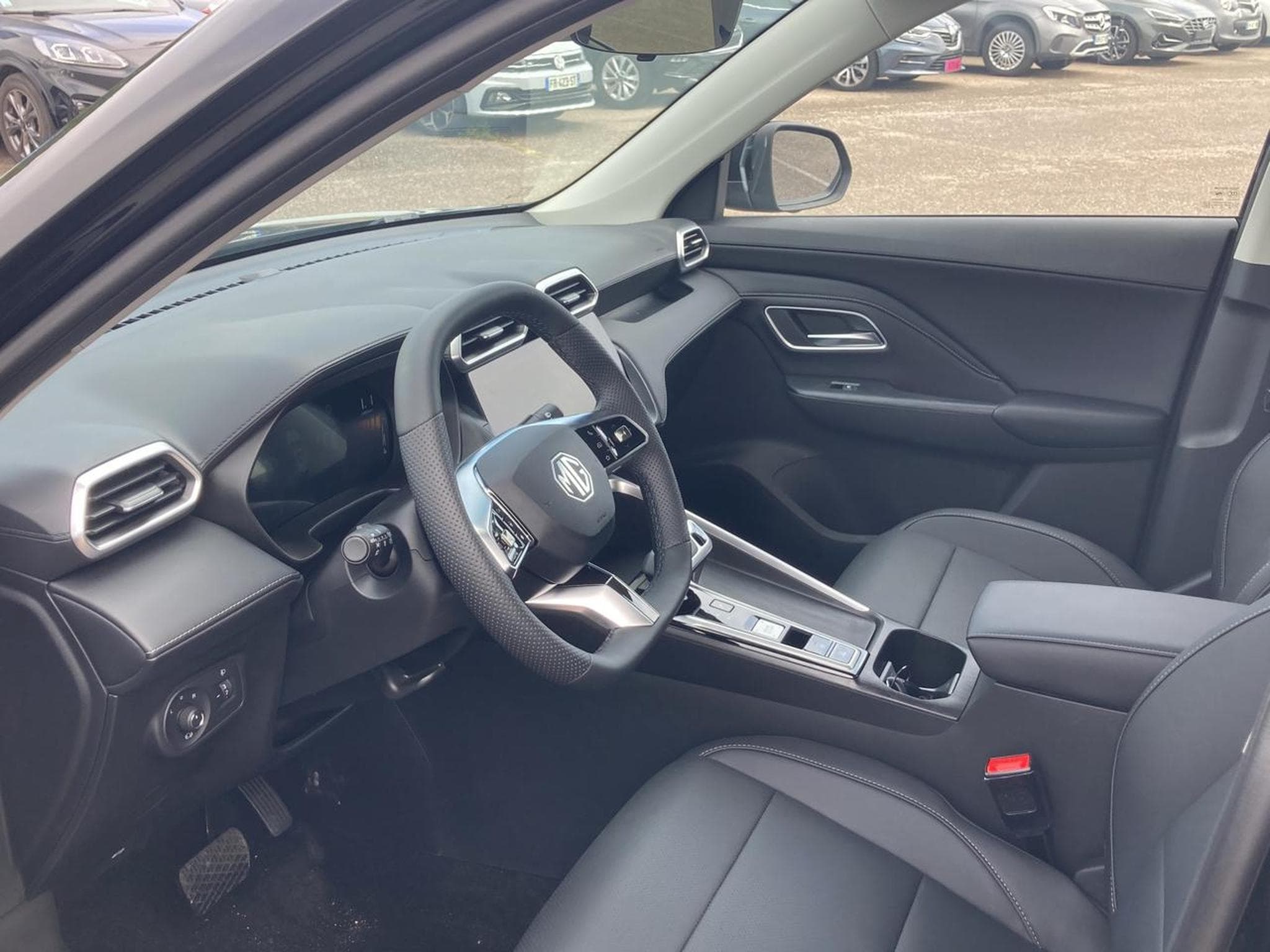 Mg Motor ZS 1.5 HYBRID+ 197 LUXURY (2026) - Photo 12