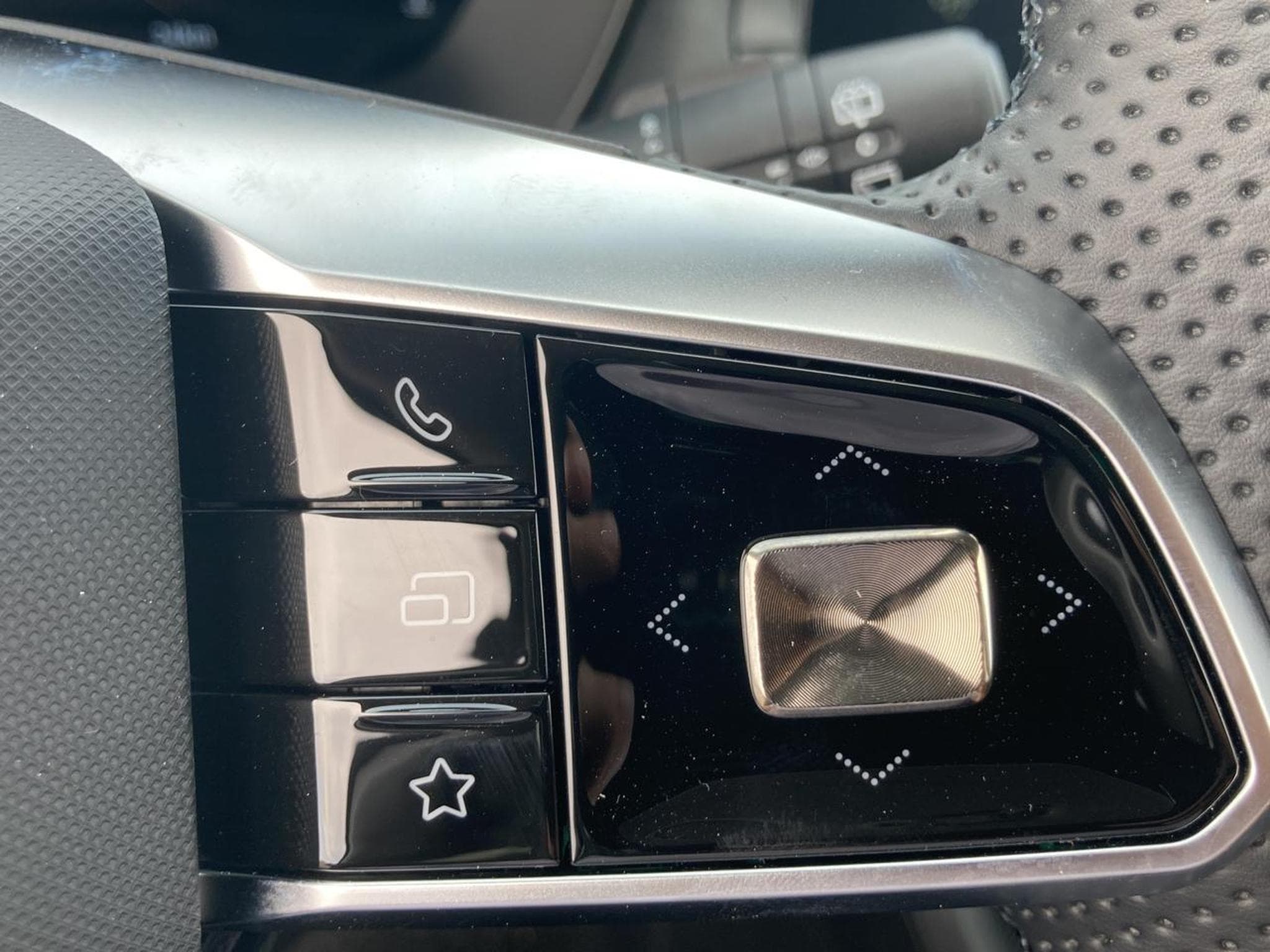 Mg Motor ZS 1.5 HYBRID+ 197 LUXURY (2026) - Photo 17