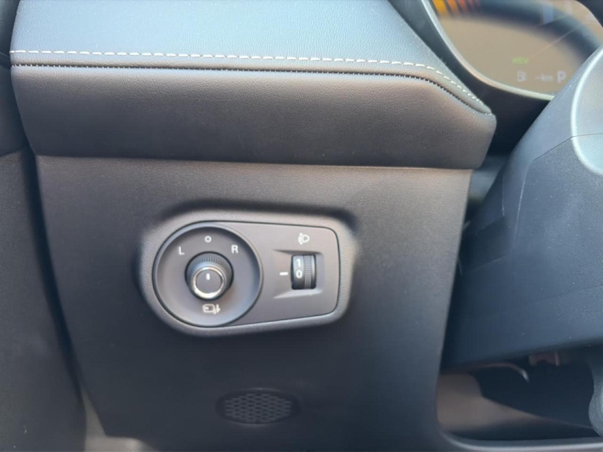 Mg Motor ZS 1.5 HYBRID+ 197 LUXURY (2026) - Photo 14