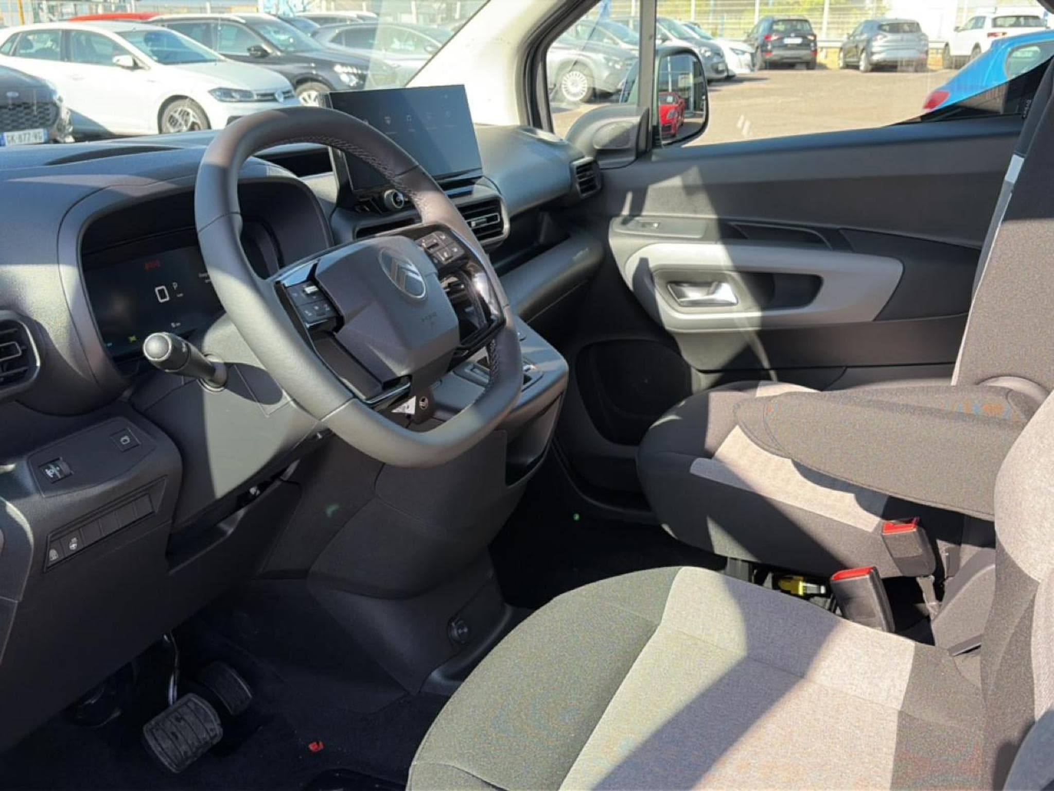 Citroen BERLINGO N1 1.5 BLUE HDI 130 M PLUS EAT8 (2026) - Photo 20