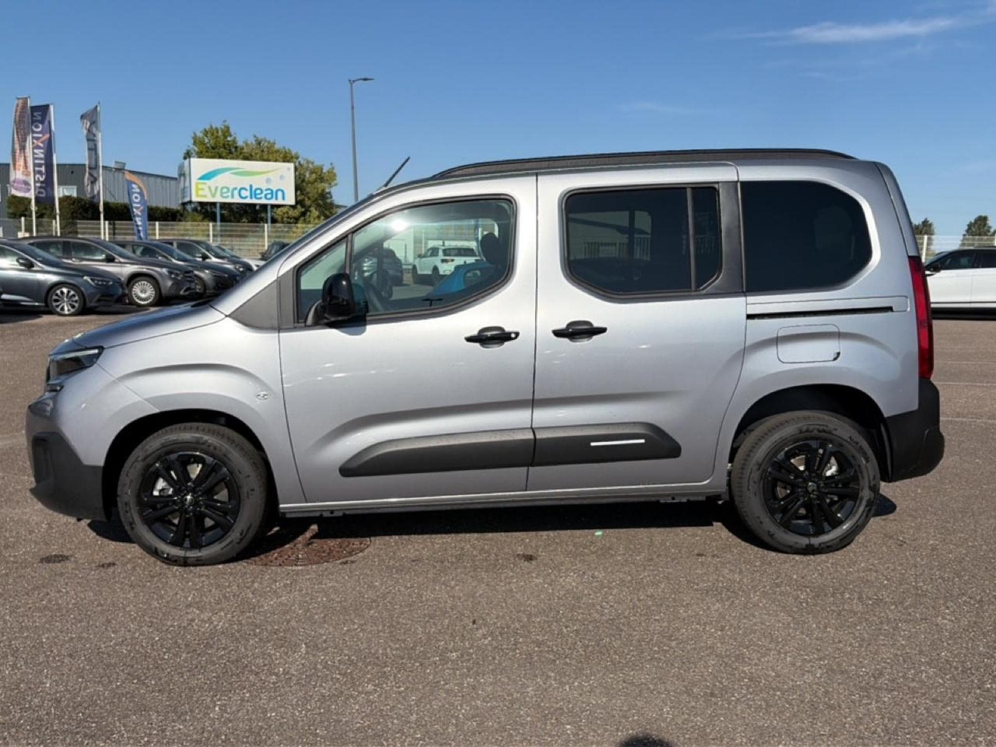 Citroen BERLINGO N1 1.5 BLUE HDI 130 M PLUS EAT8 (2026) - Photo 8