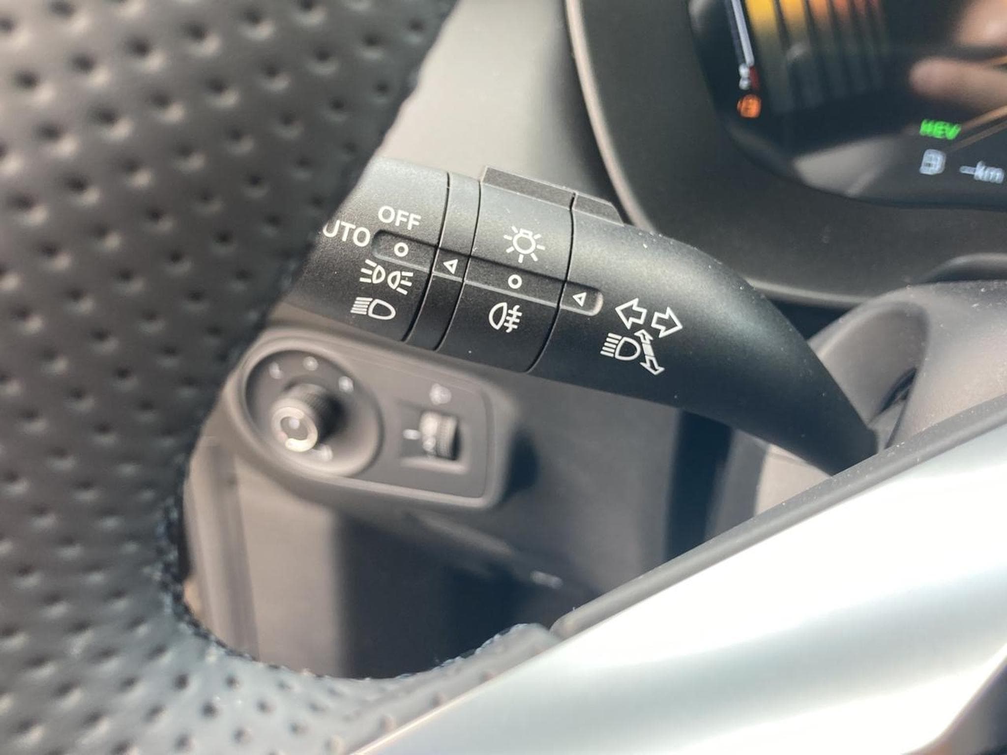 Mg Motor ZS 1.5 HYBRID+ 197 LUXURY (2026) - Photo 18