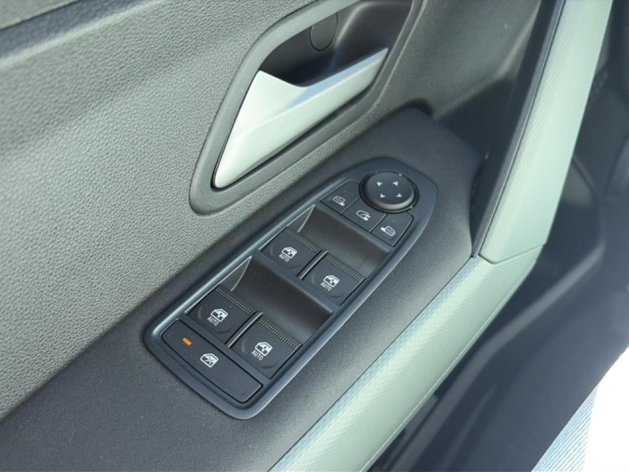 Dacia BIGSTER 1.2 MILD HYBRID 140 EXTREME (2026) - Photo 11
