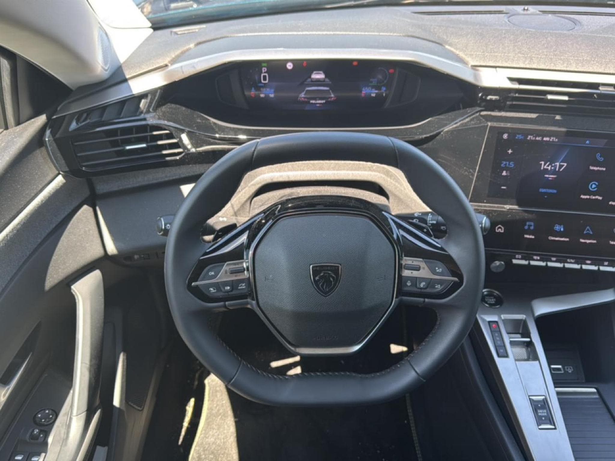 Peugeot 408 HYBRID 145 ALLURE E-DCS6 (2025) - Photo 12