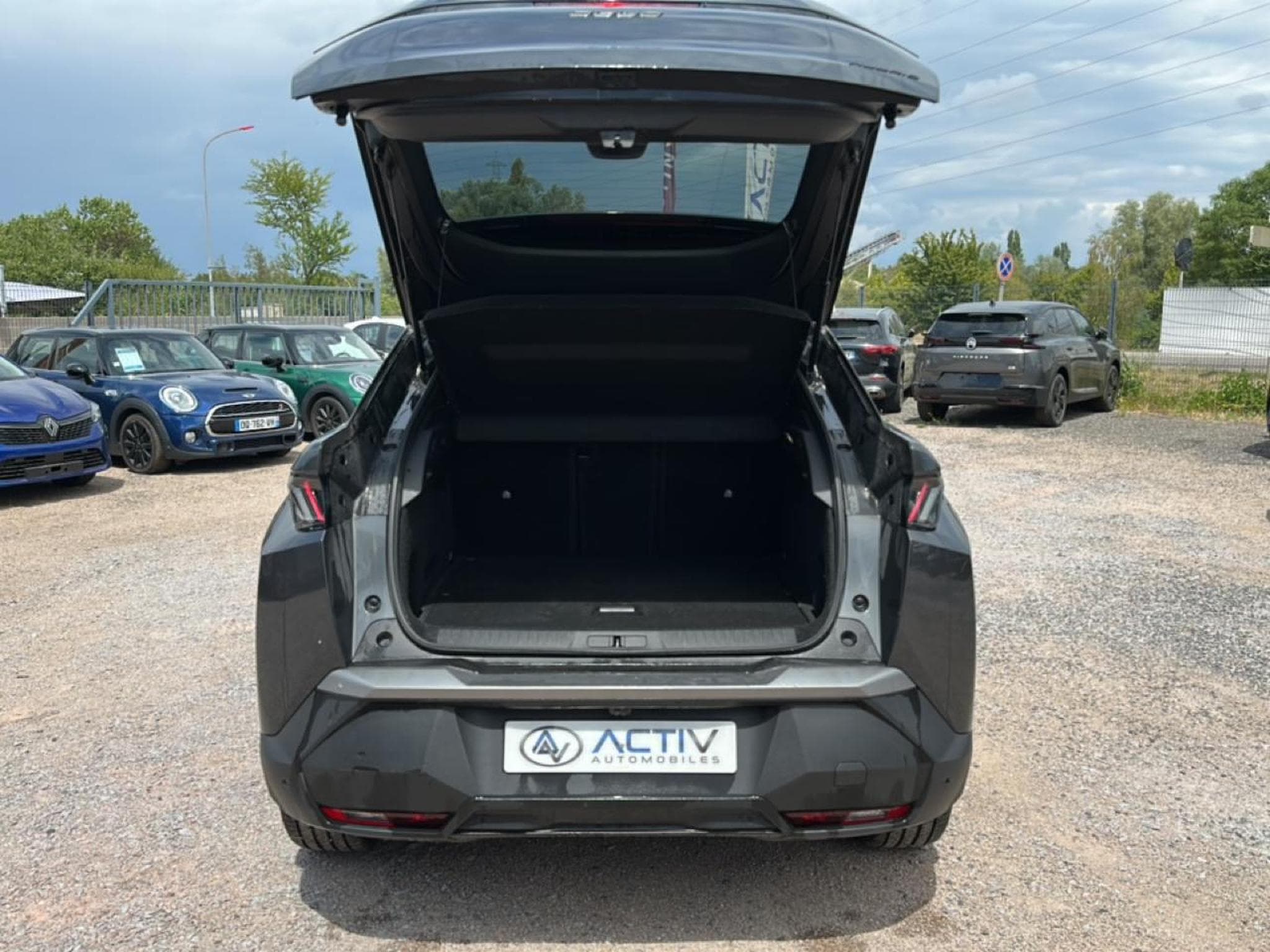 Peugeot 3008 1.2 HYBRID 145 ALLURE E-DCS6 (2025) - Photo 12